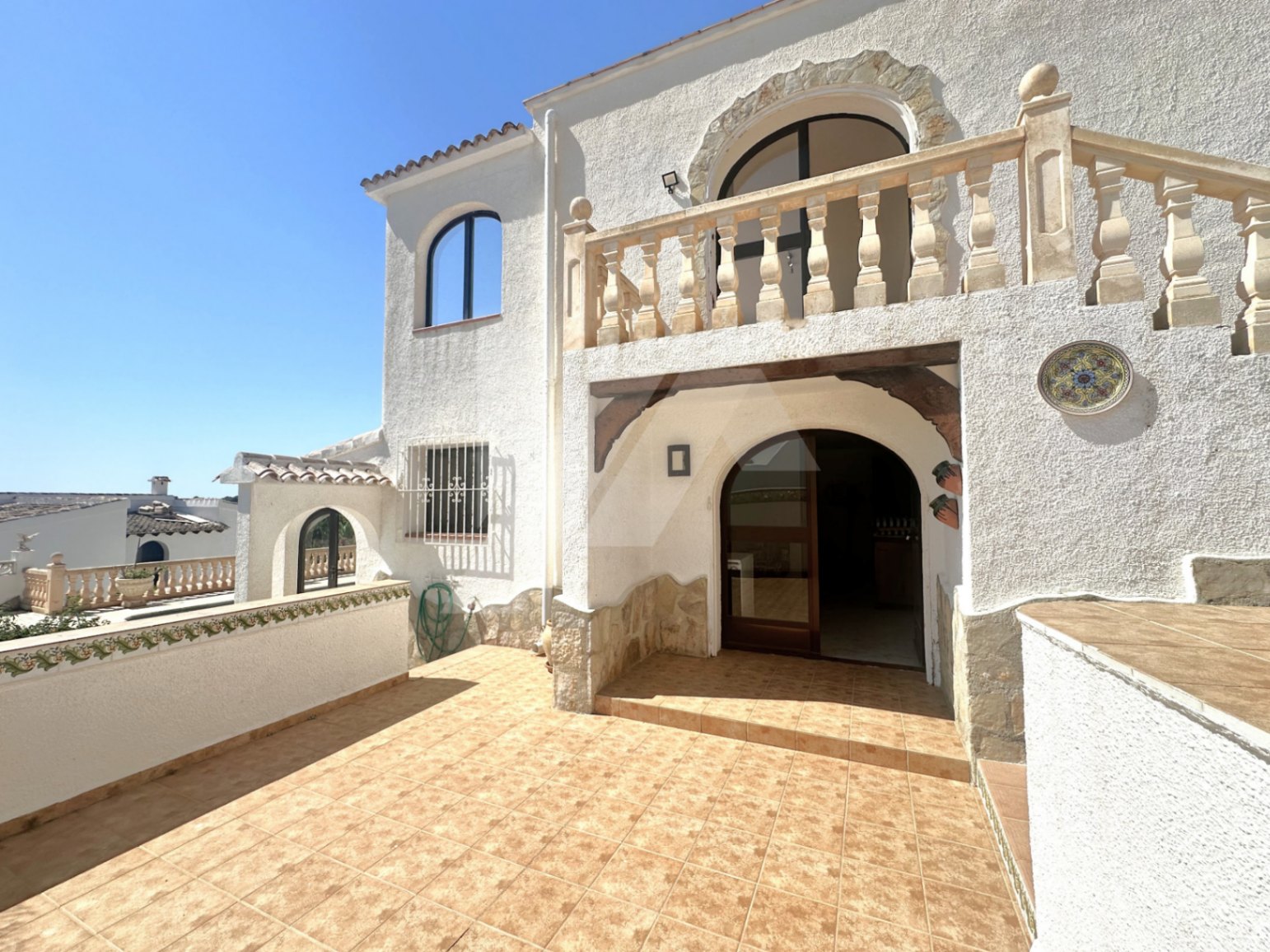 Villa en venta en Moraira con vistas espectaculares al mar.