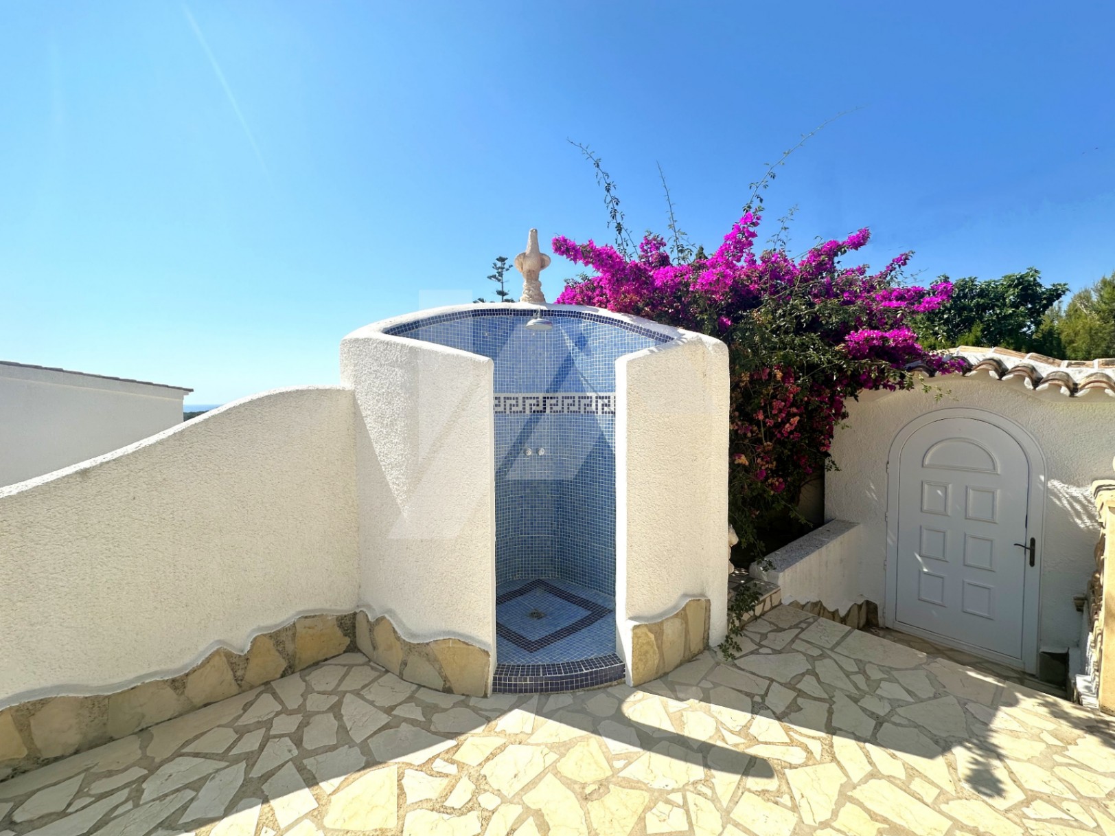 Villa en venta en Moraira con vistas espectaculares al mar.