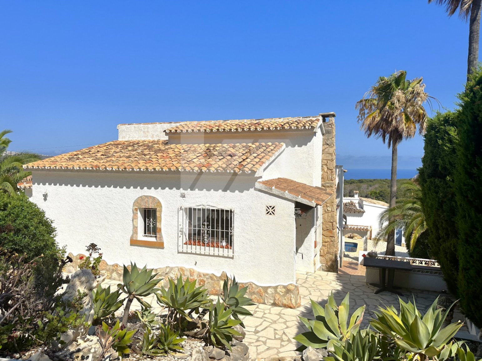 Villa en venta en Moraira con vistas espectaculares al mar.