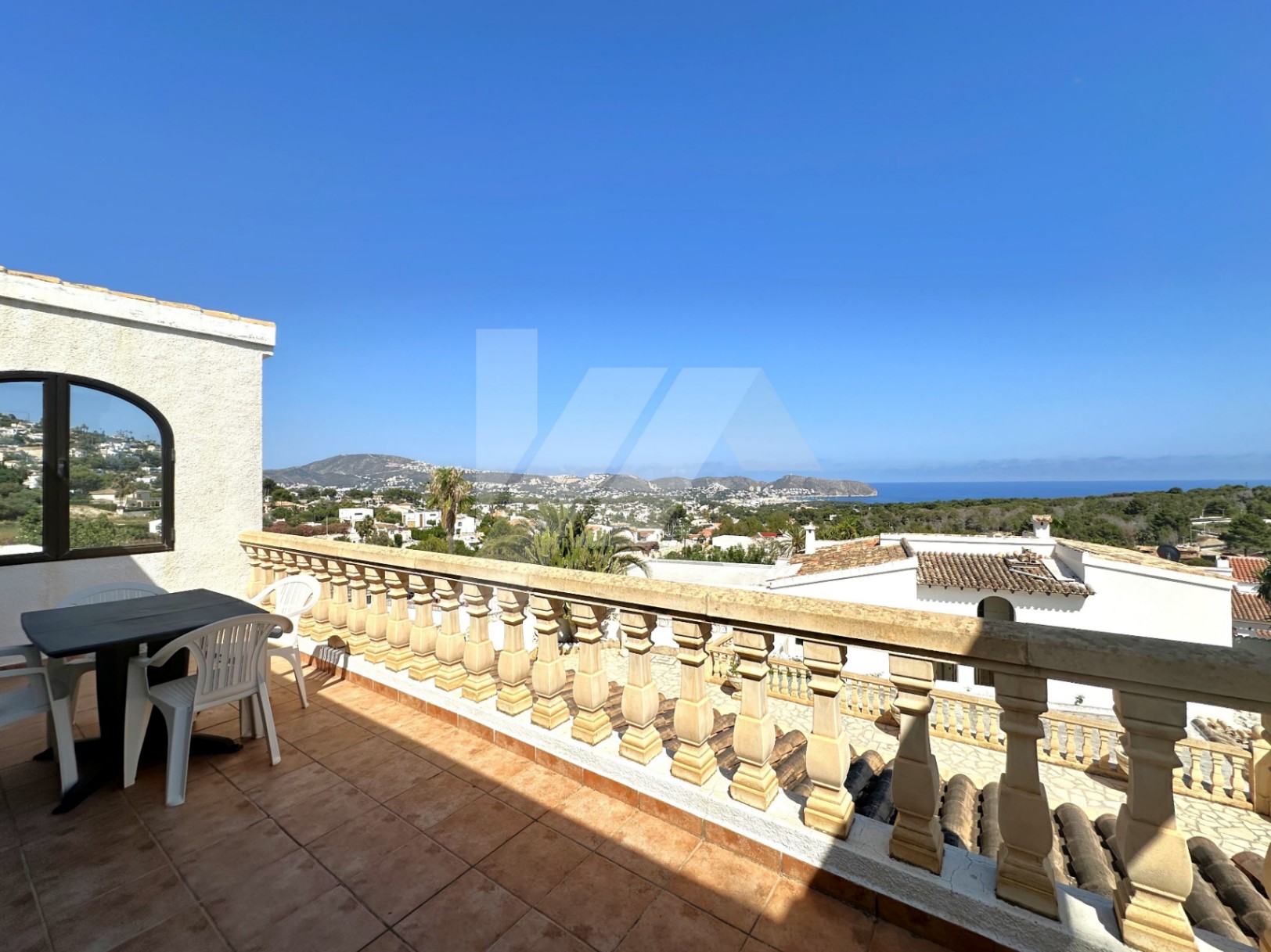Villa en venta en Moraira con vistas espectaculares al mar.