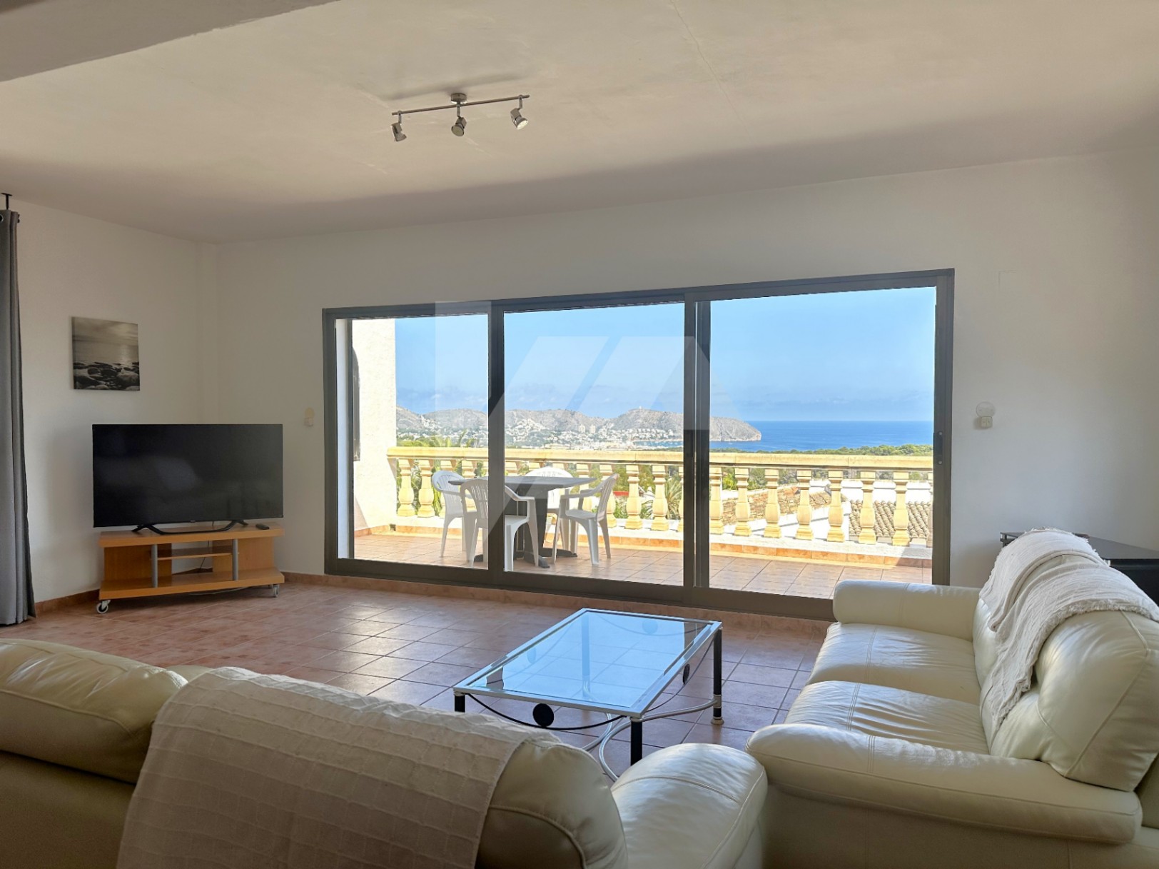 Villa en venta en Moraira con vistas espectaculares al mar.