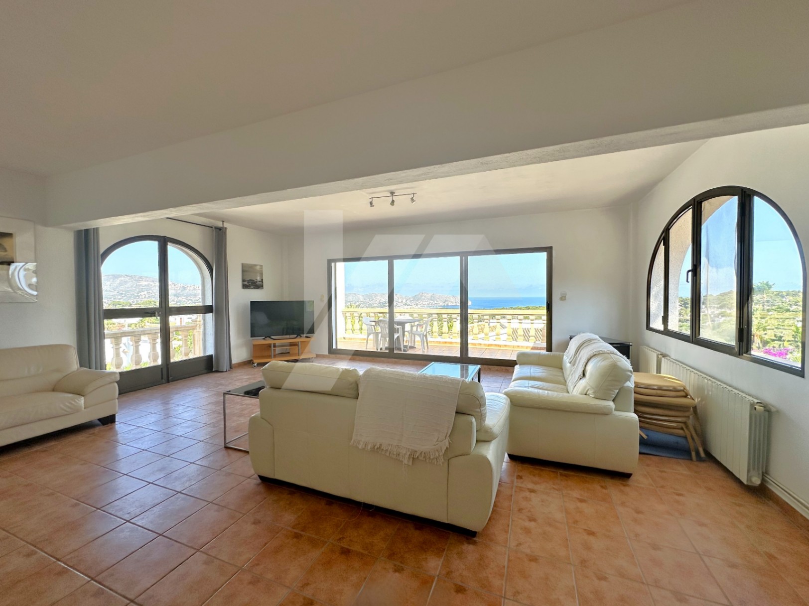 Villa en venta en Moraira con vistas espectaculares al mar.