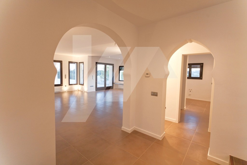 Villa de estilo mediterránea con vistas al mar en venta en Moraira, Costa Blanca.