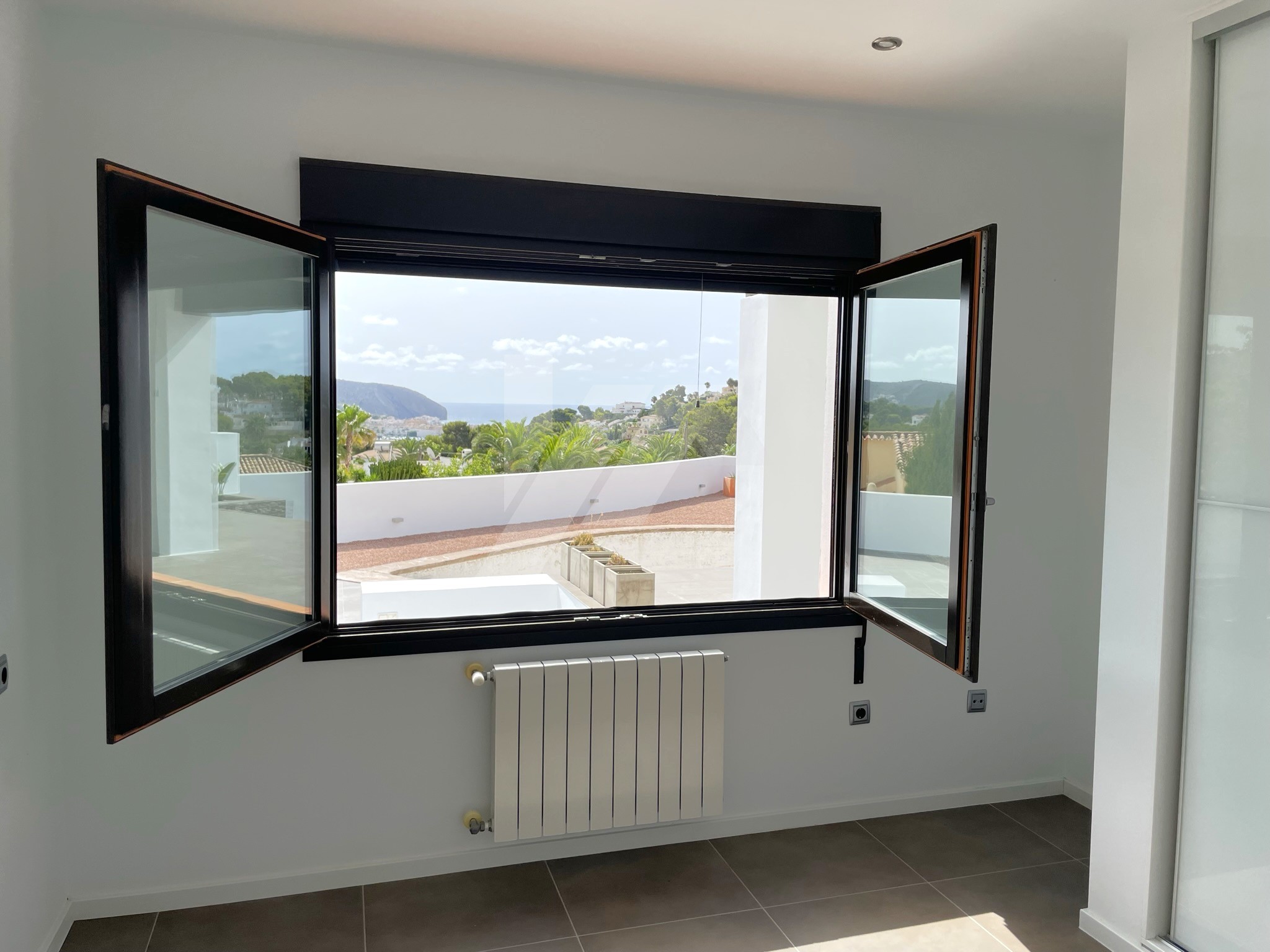 Villa de estilo mediterránea con vistas al mar en venta en Moraira, Costa Blanca.