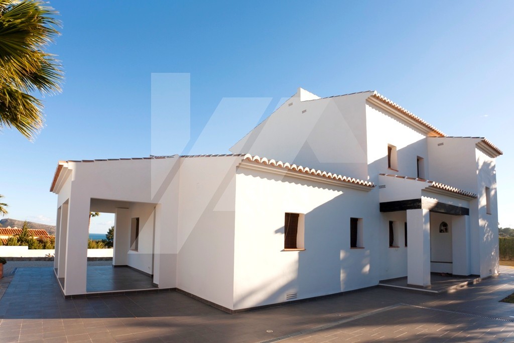 Villa de estilo mediterránea con vistas al mar en venta en Moraira, Costa Blanca.