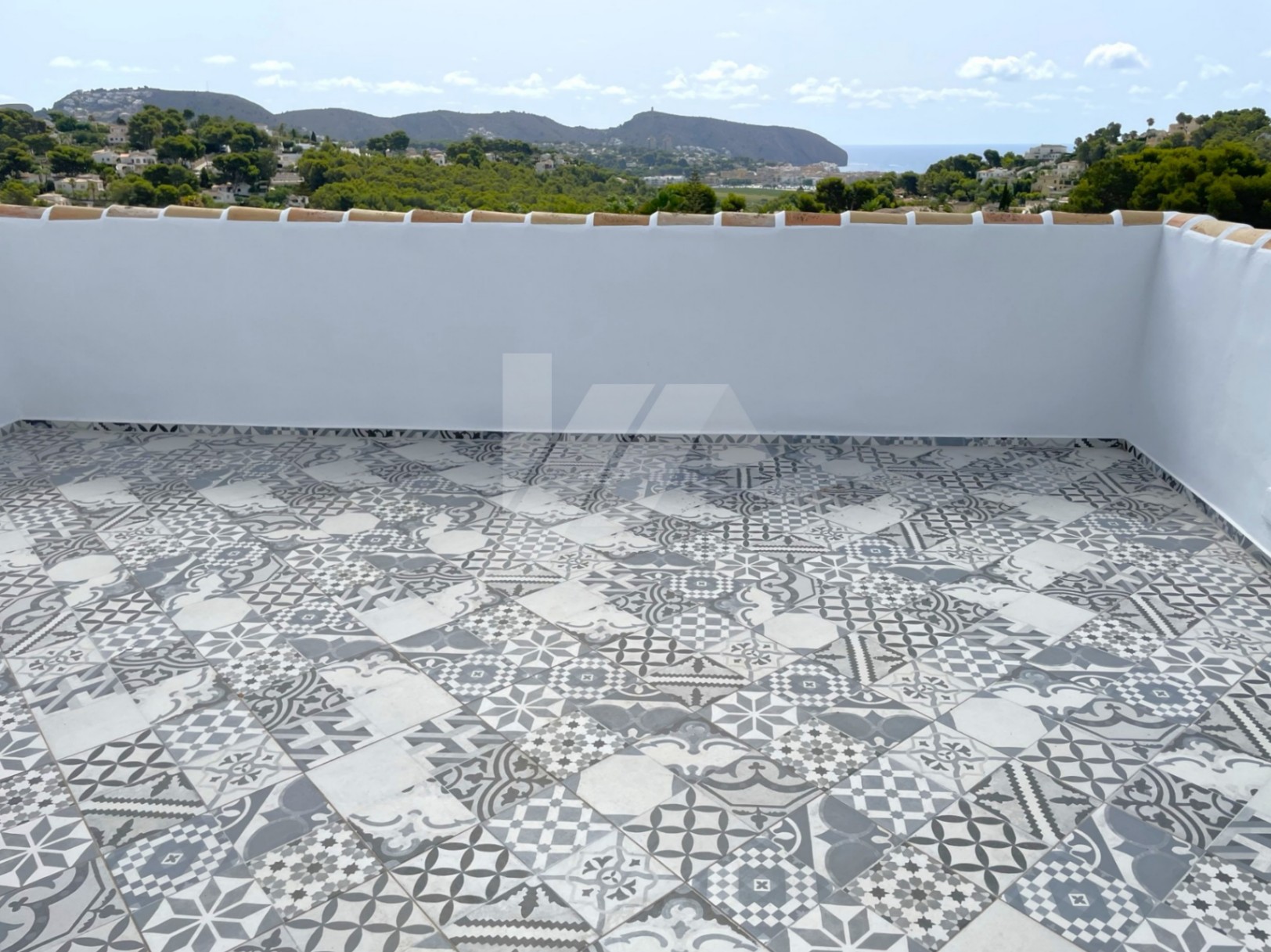 Villa de estilo mediterránea con vistas al mar en venta en Moraira, Costa Blanca.
