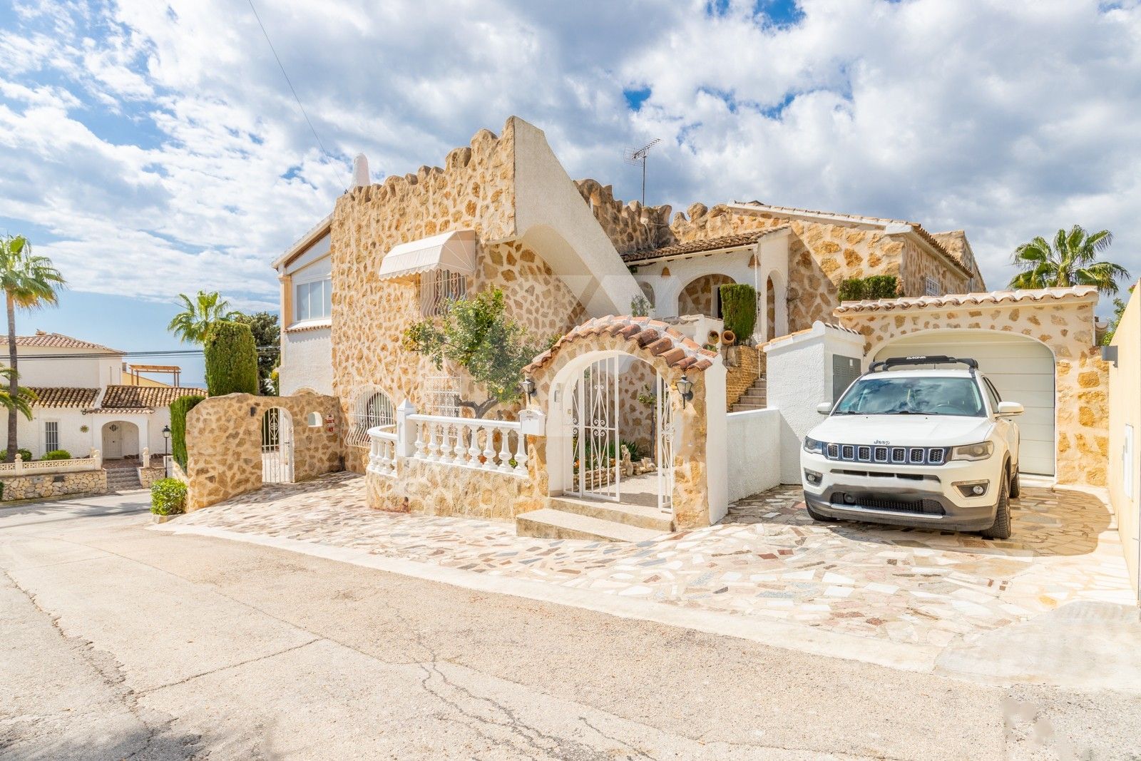 Villa de lujo en venta en Moraira, Pla del Mar, con vistas al mar.