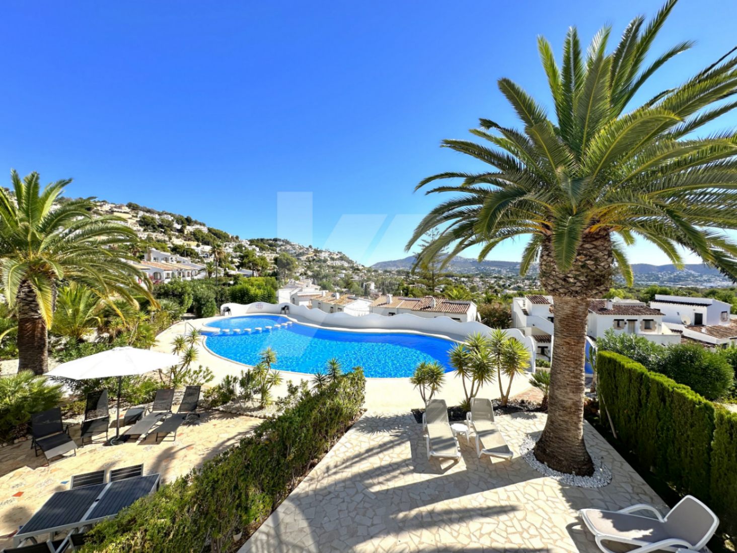 Bungalow con vistas al mar en venta en Moraira, Costa Blanca.