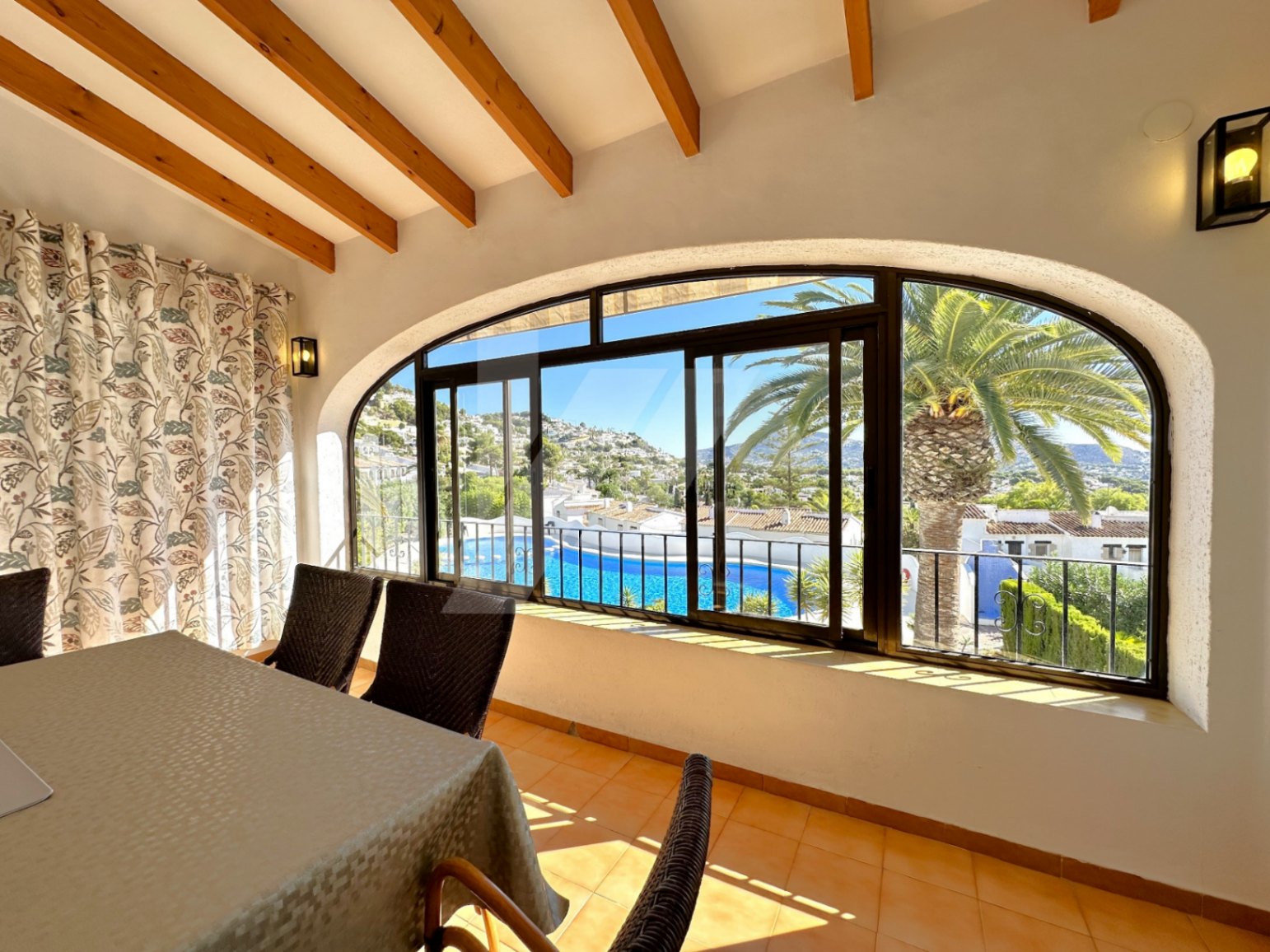 Bungalow con vistas al mar en venta en Moraira, Costa Blanca.