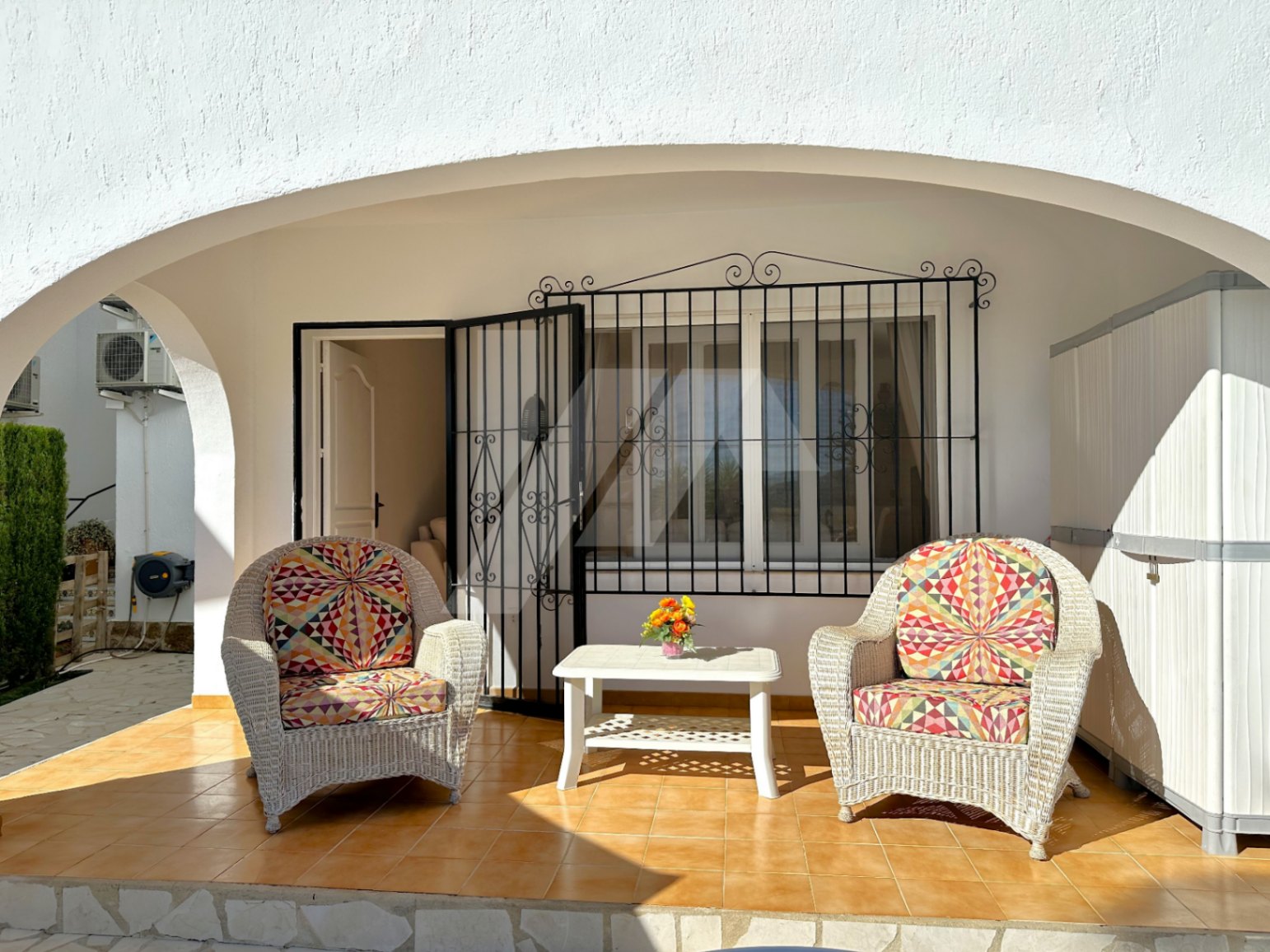 Bungalow con vistas al mar en venta en Moraira, Costa Blanca.