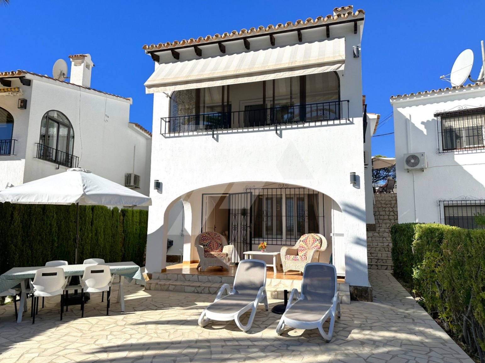 Bungalow con vistas al mar en venta en Moraira, Costa Blanca.