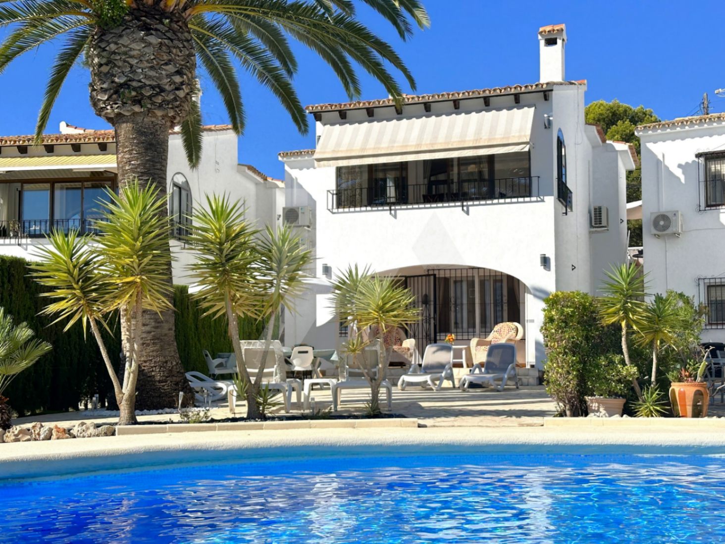 Bungalow con vistas al mar en venta en Moraira, Costa Blanca.