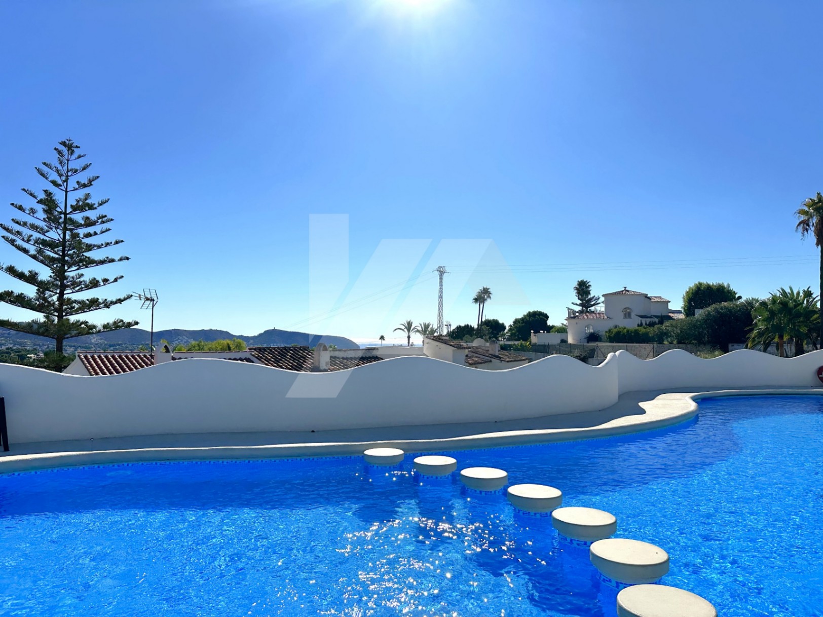 Bungalow con vistas al mar en venta en Moraira, Costa Blanca.
