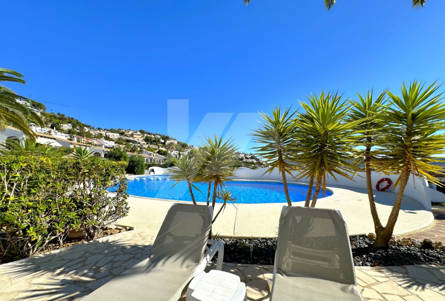 Bungalow con vistas al mar en venta en Moraira, Costa Blanca.