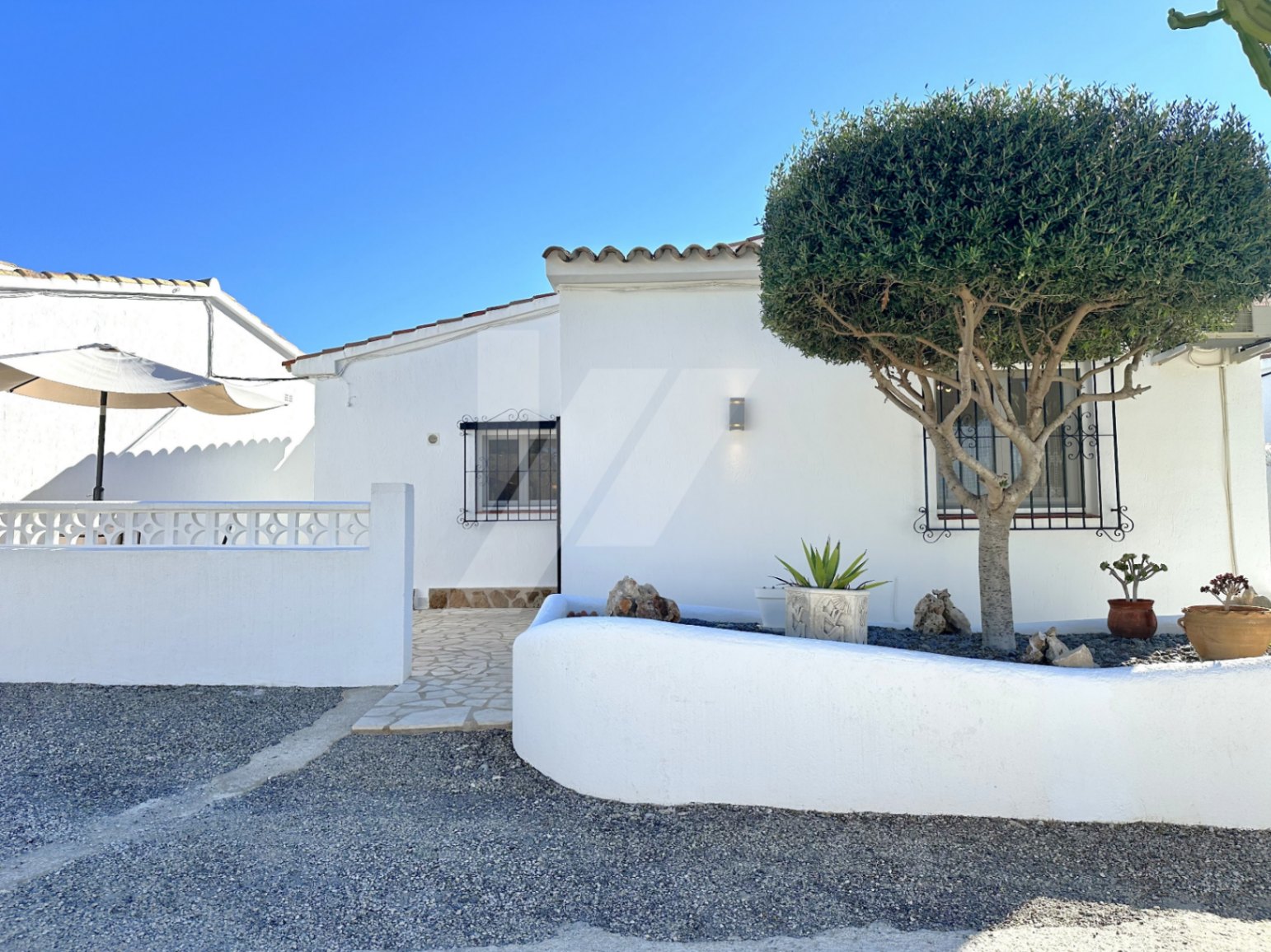 Bungalow con vistas al mar en venta en Moraira, Costa Blanca.