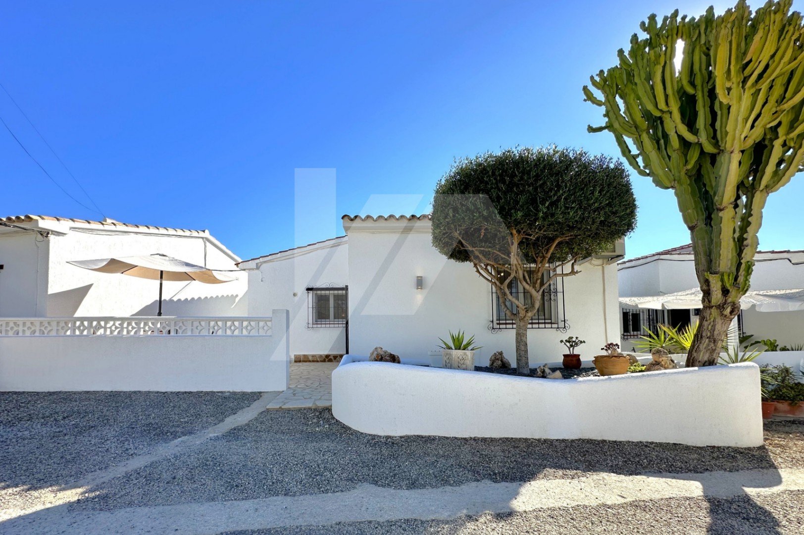 Bungalow con vistas al mar en venta en Moraira, Costa Blanca.
