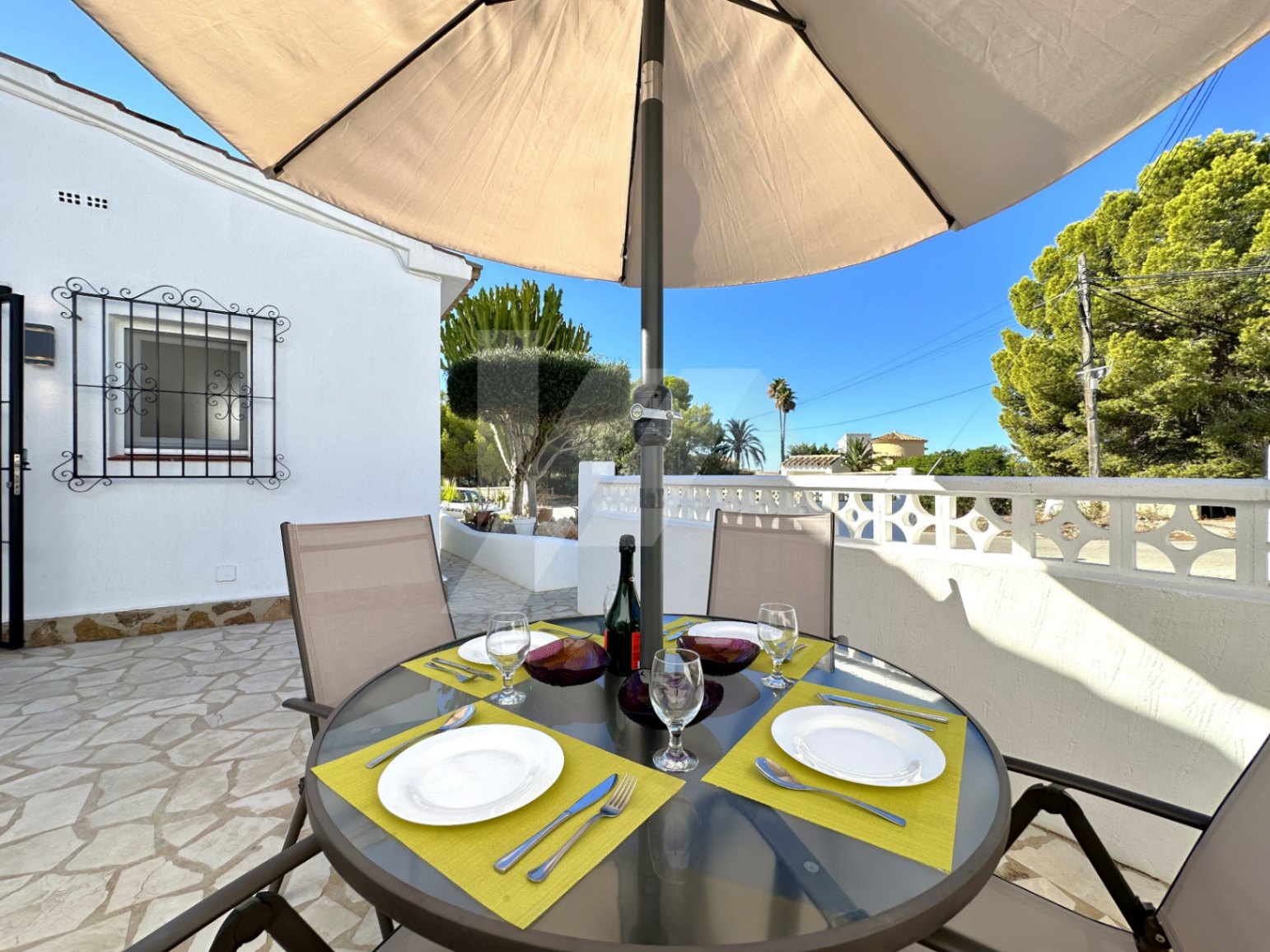 Bungalow con vistas al mar en venta en Moraira, Costa Blanca.