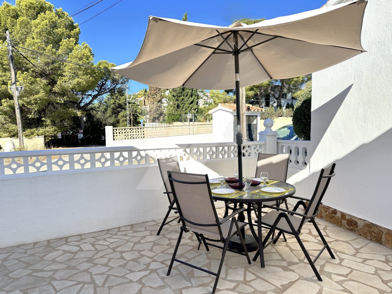 Bungalow con vistas al mar en venta en Moraira, Costa Blanca.