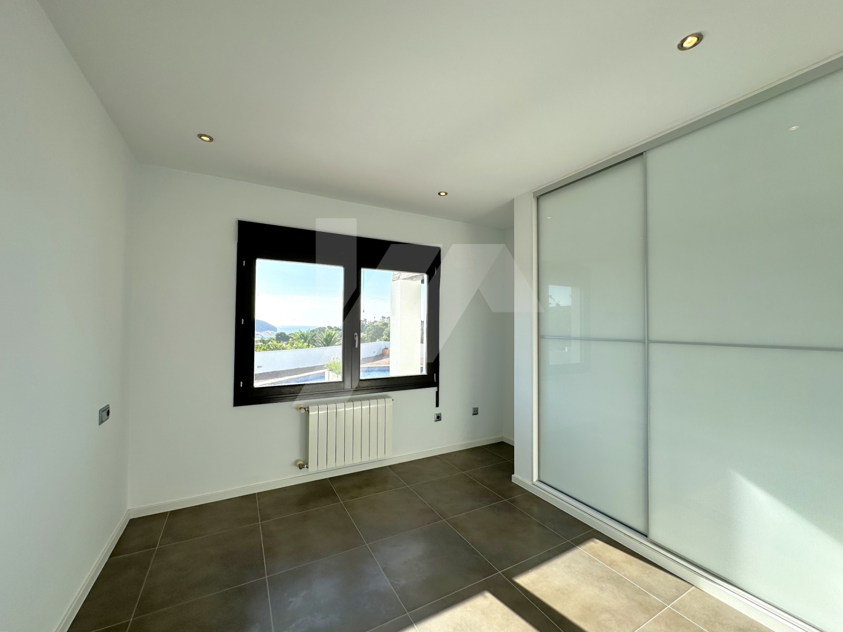 Villa de estilo mediterránea con vistas al mar en venta en Moraira, Costa Blanca.