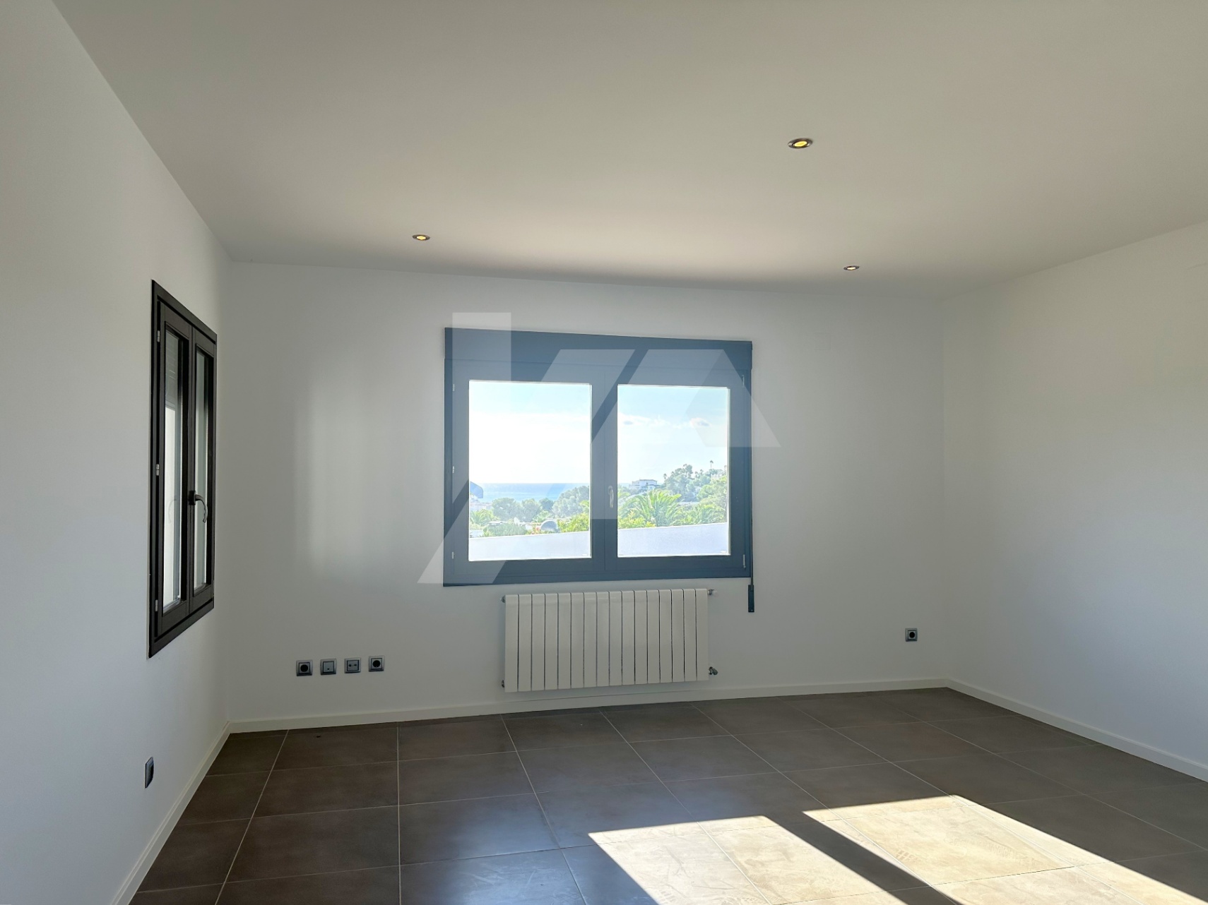 Villa de estilo mediterránea con vistas al mar en venta en Moraira, Costa Blanca.