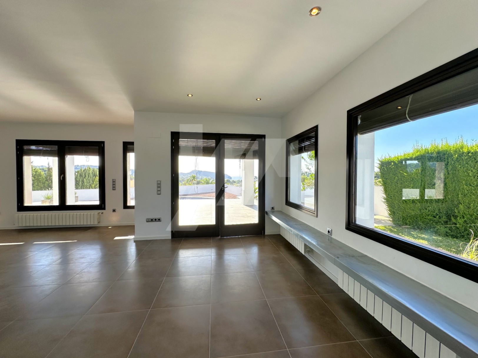 Villa de estilo mediterránea con vistas al mar en venta en Moraira, Costa Blanca.