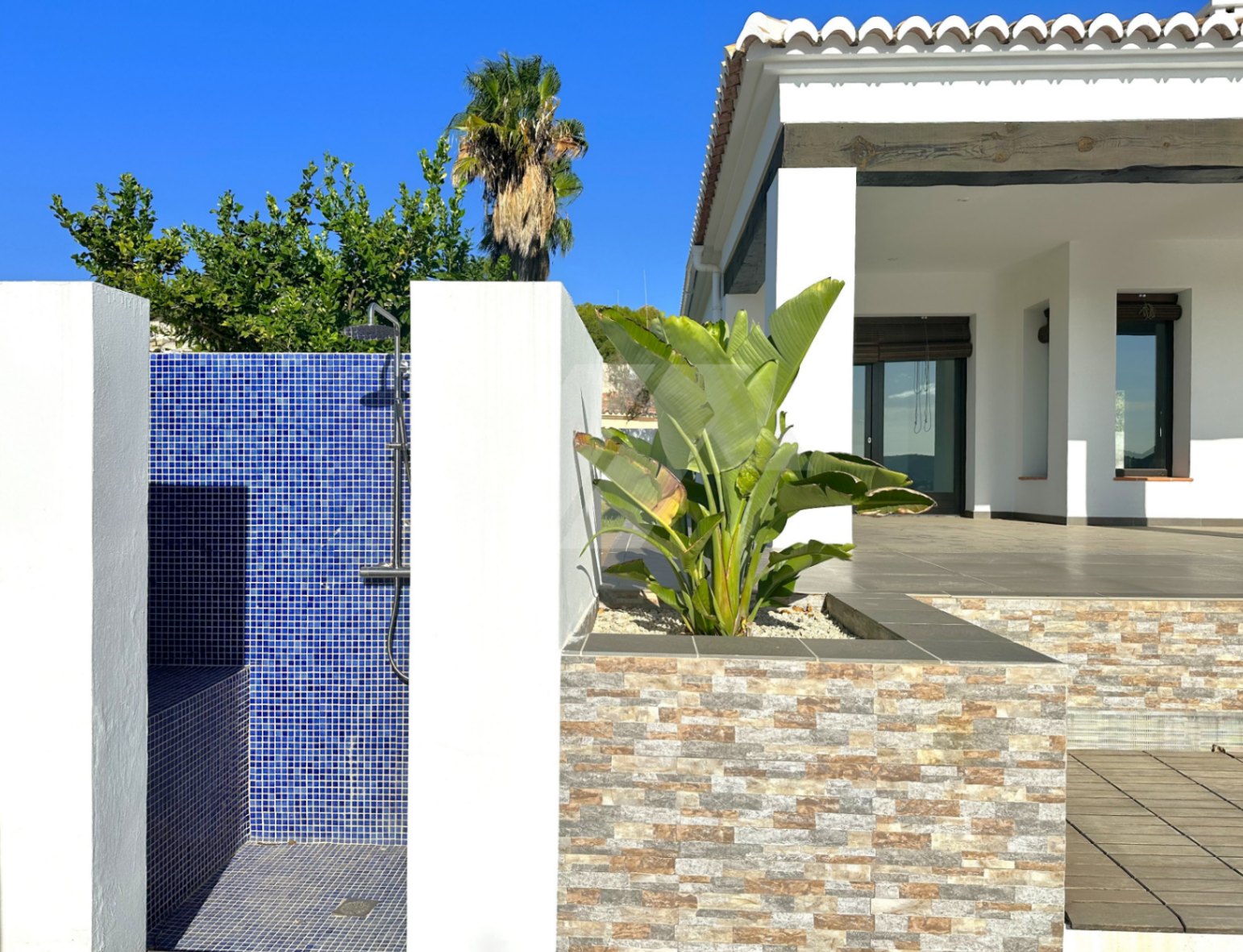Villa de estilo mediterránea con vistas al mar en venta en Moraira, Costa Blanca.