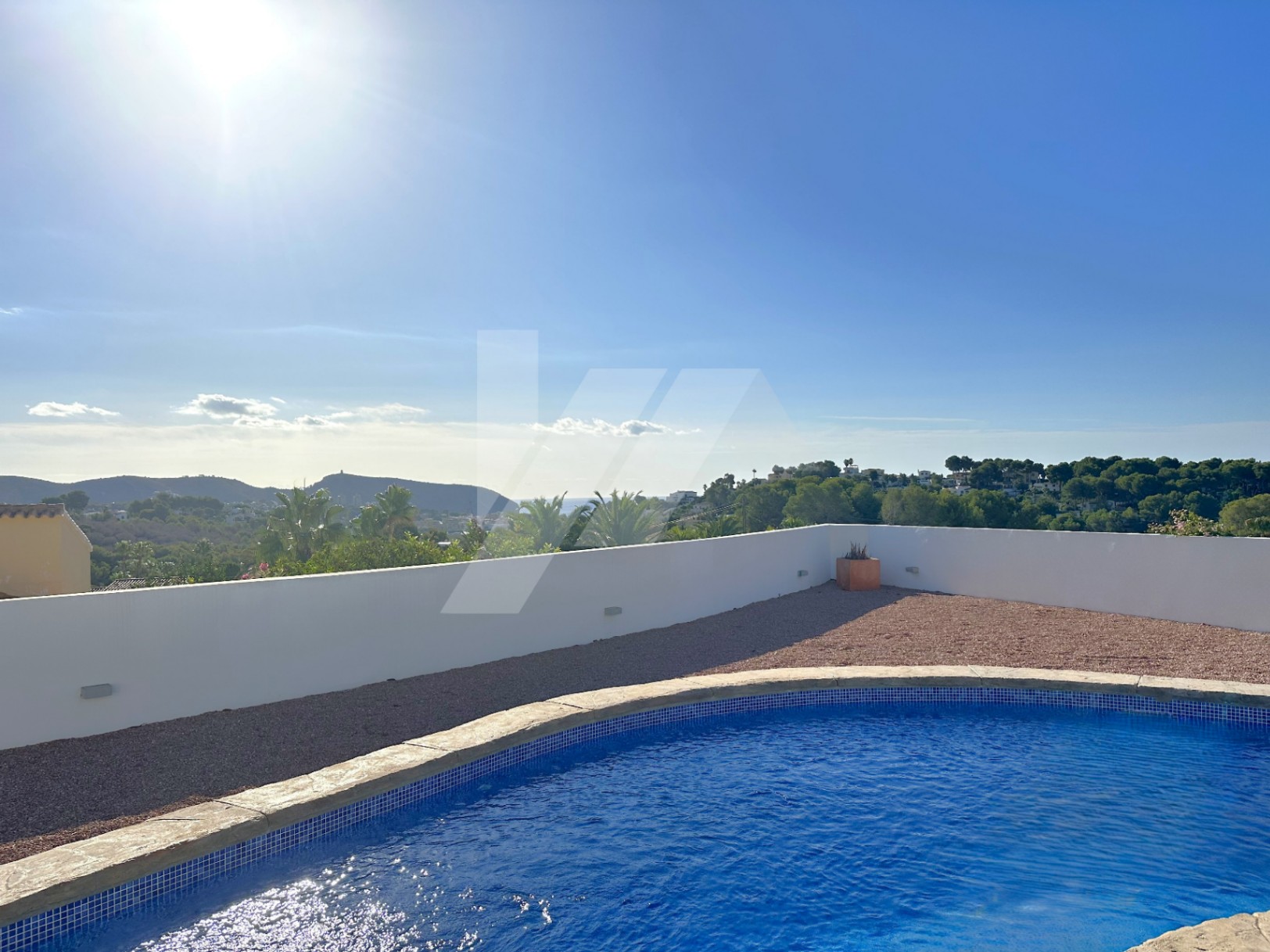 Villa de estilo mediterránea con vistas al mar en venta en Moraira, Costa Blanca.