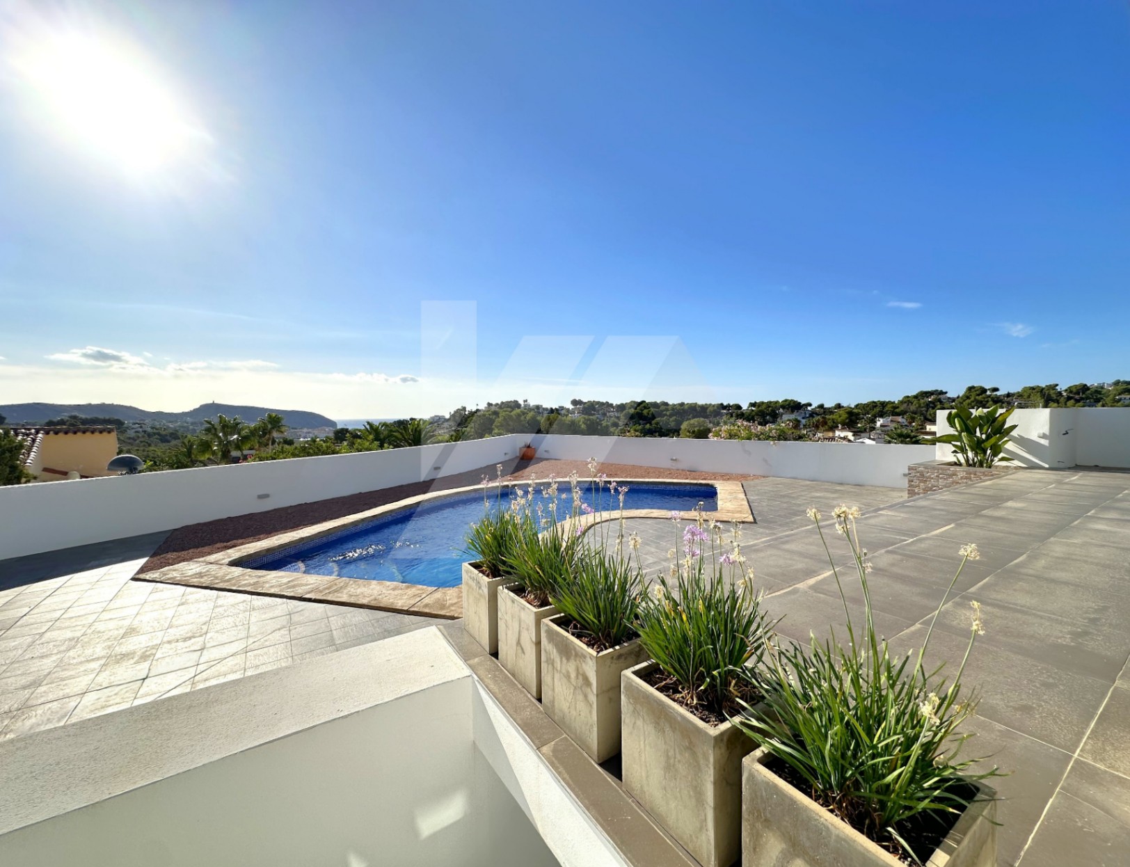 Villa de estilo mediterránea con vistas al mar en venta en Moraira, Costa Blanca.