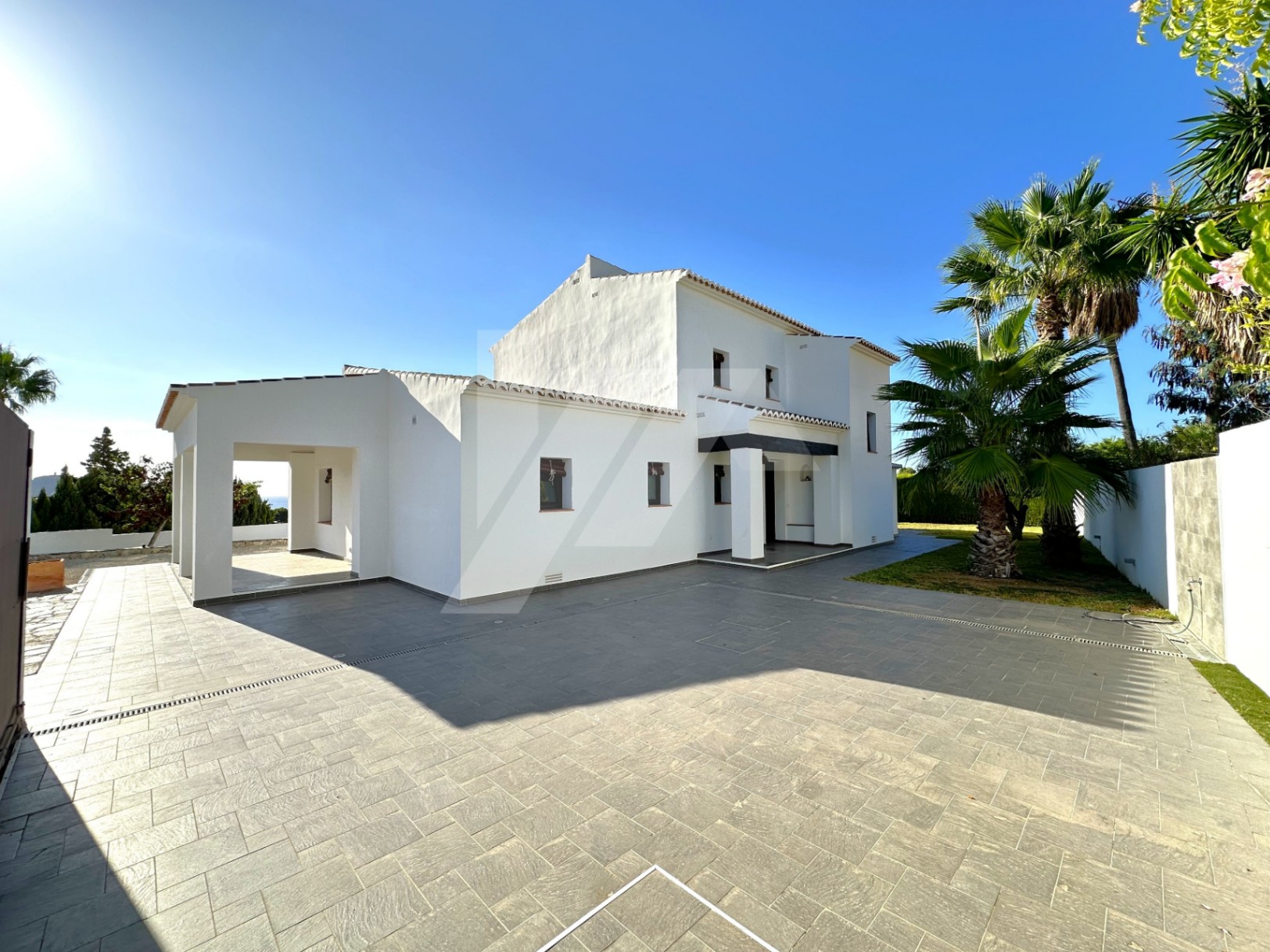 Villa de estilo mediterránea con vistas al mar en venta en Moraira, Costa Blanca.