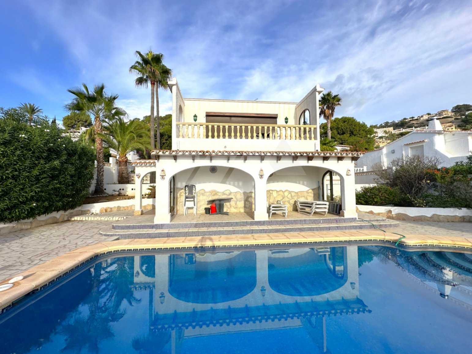 Villa en venta en Moraira con vistas espectaculares al mar.