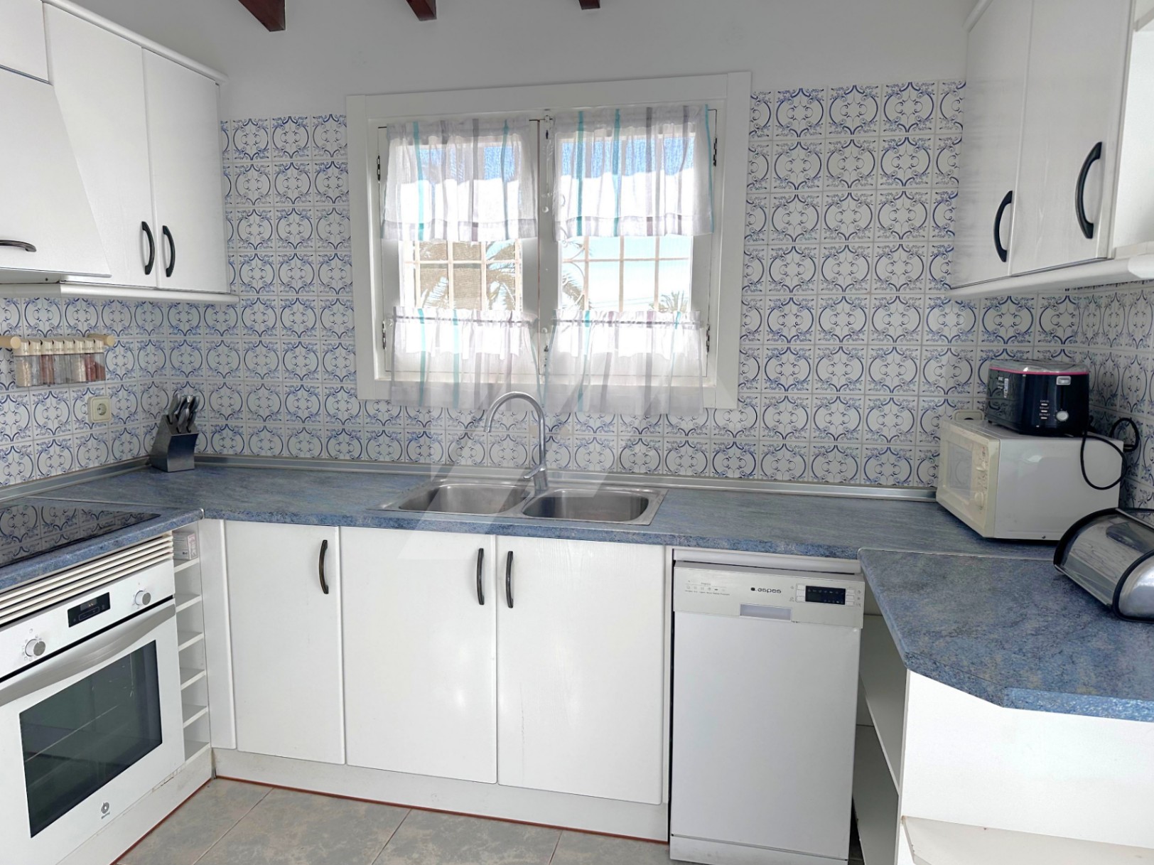 Villa con vistas al mar en venta en Moraira, costa blanca.
