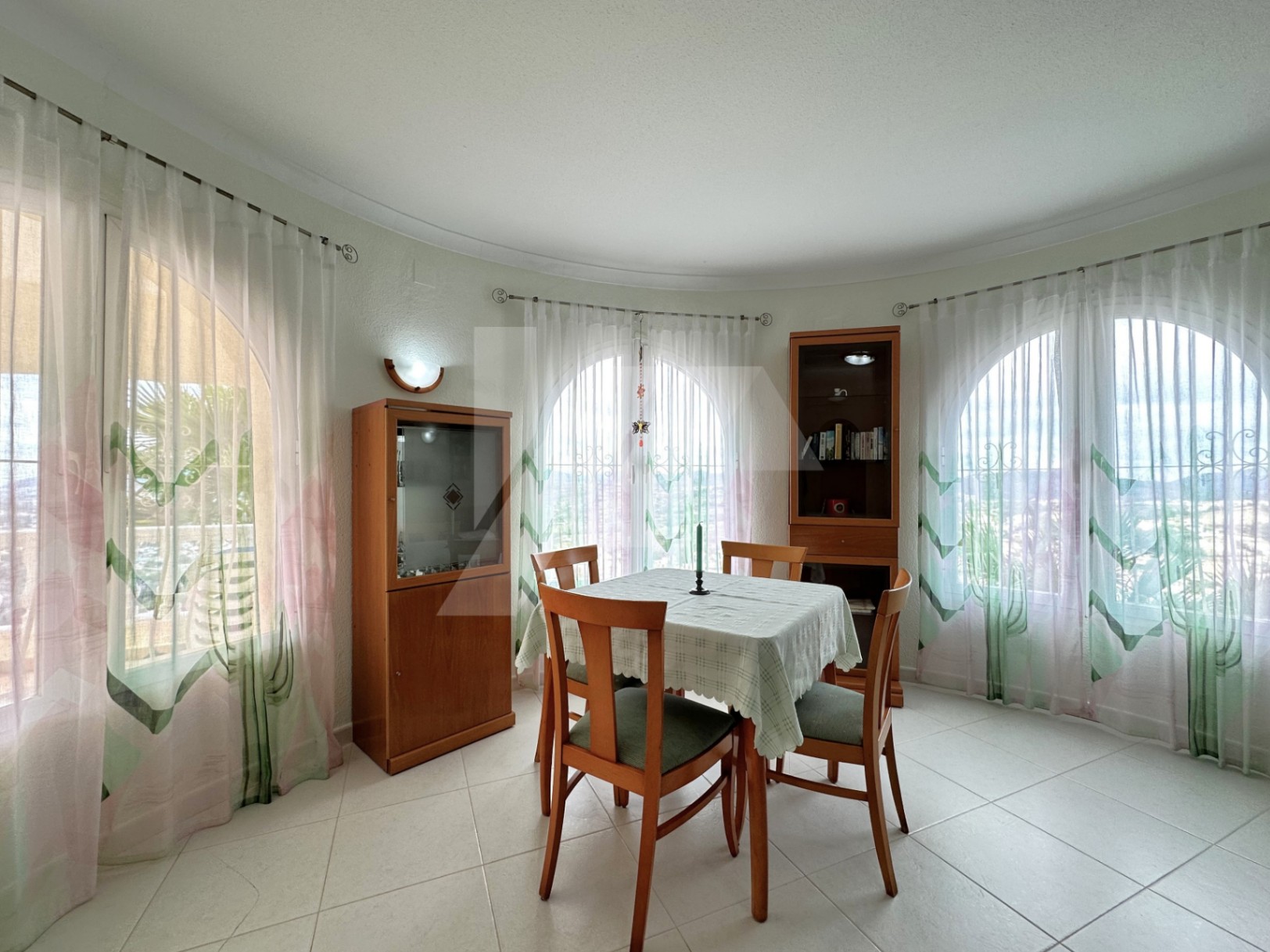 Villa con vistas panorámicas al mar en venta en Benitachell, Costa Blanca.