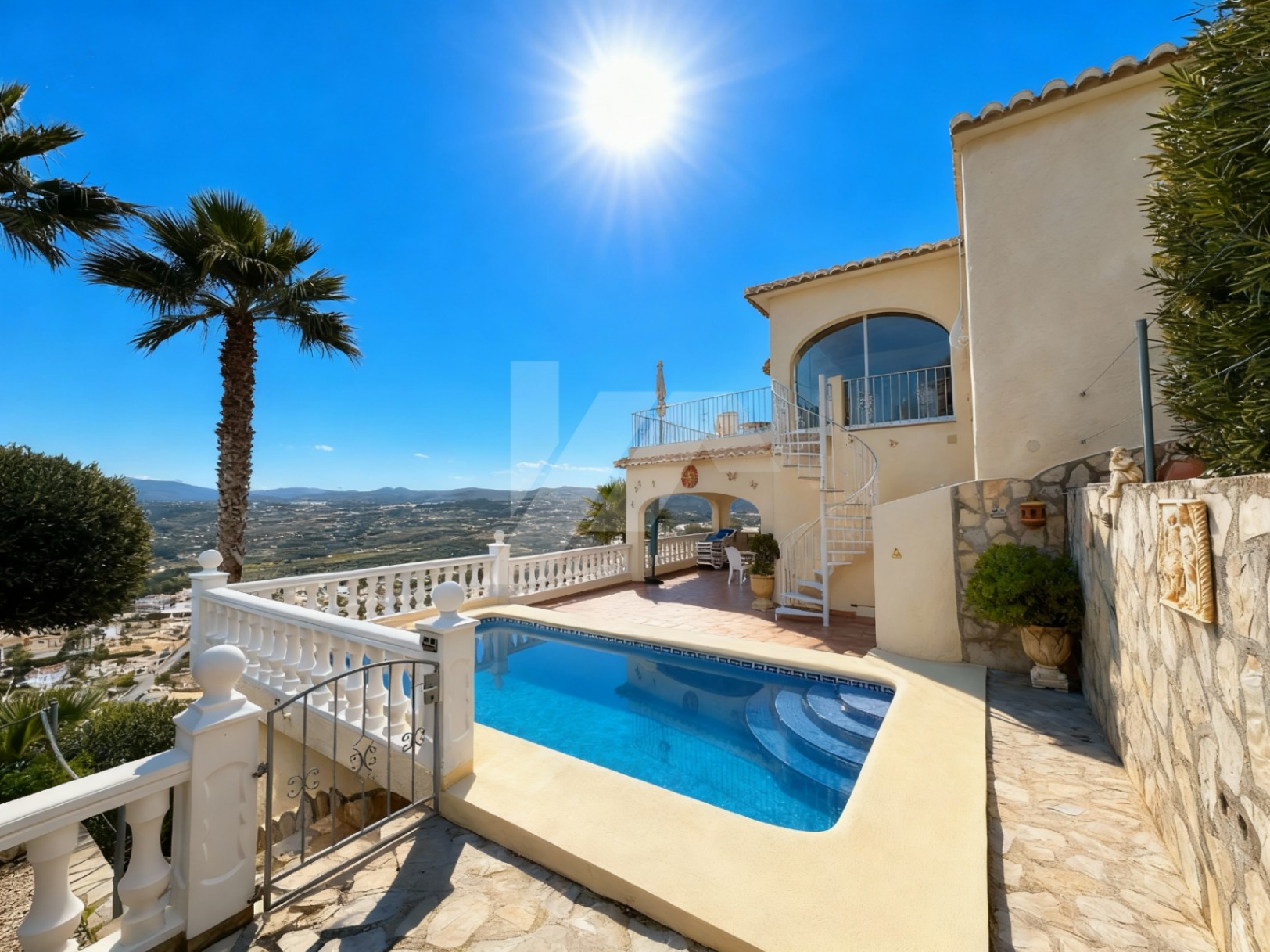 Villa con vistas panorámicas al mar en venta en Benitachell, Costa Blanca.