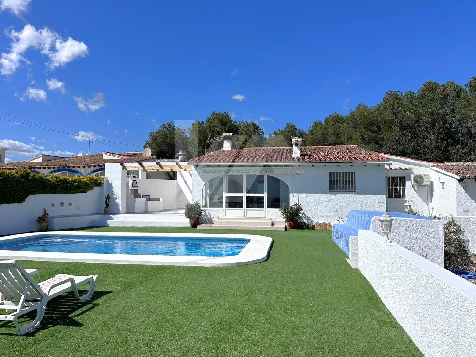 Villa con vistas al mar en venta en Moraira, costa blanca.