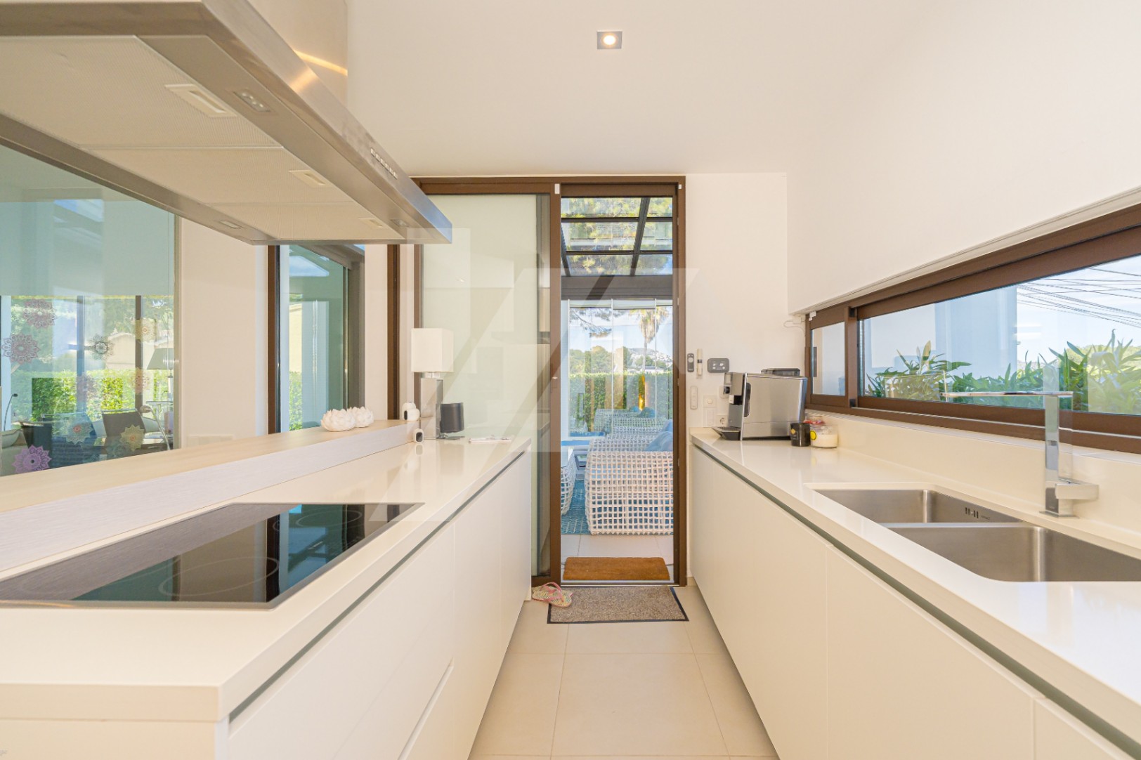 Villa moderna en venta en Moraira con vistas al mar, Costa Blanca.