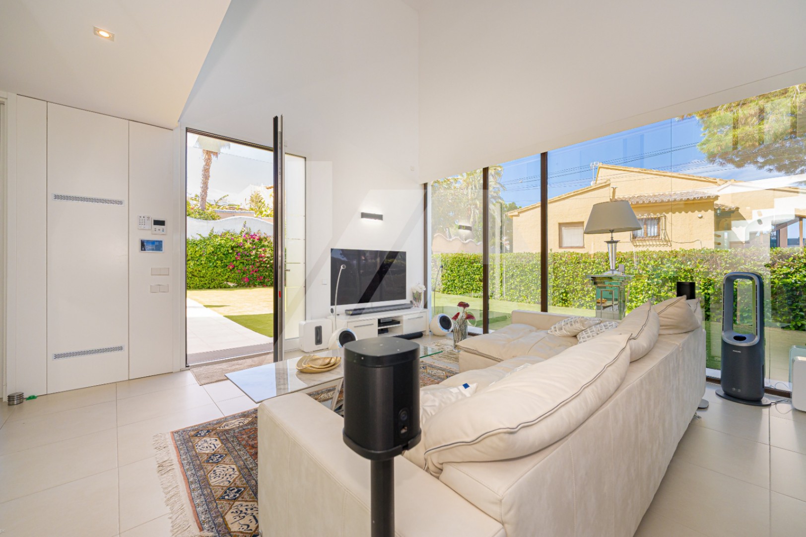 Villa moderna en venta en Moraira con vistas al mar, Costa Blanca.