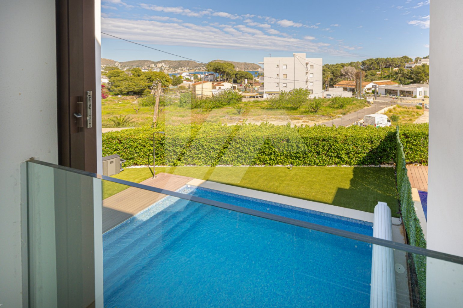Villa moderna en venta en Moraira con vistas al mar, Costa Blanca.
