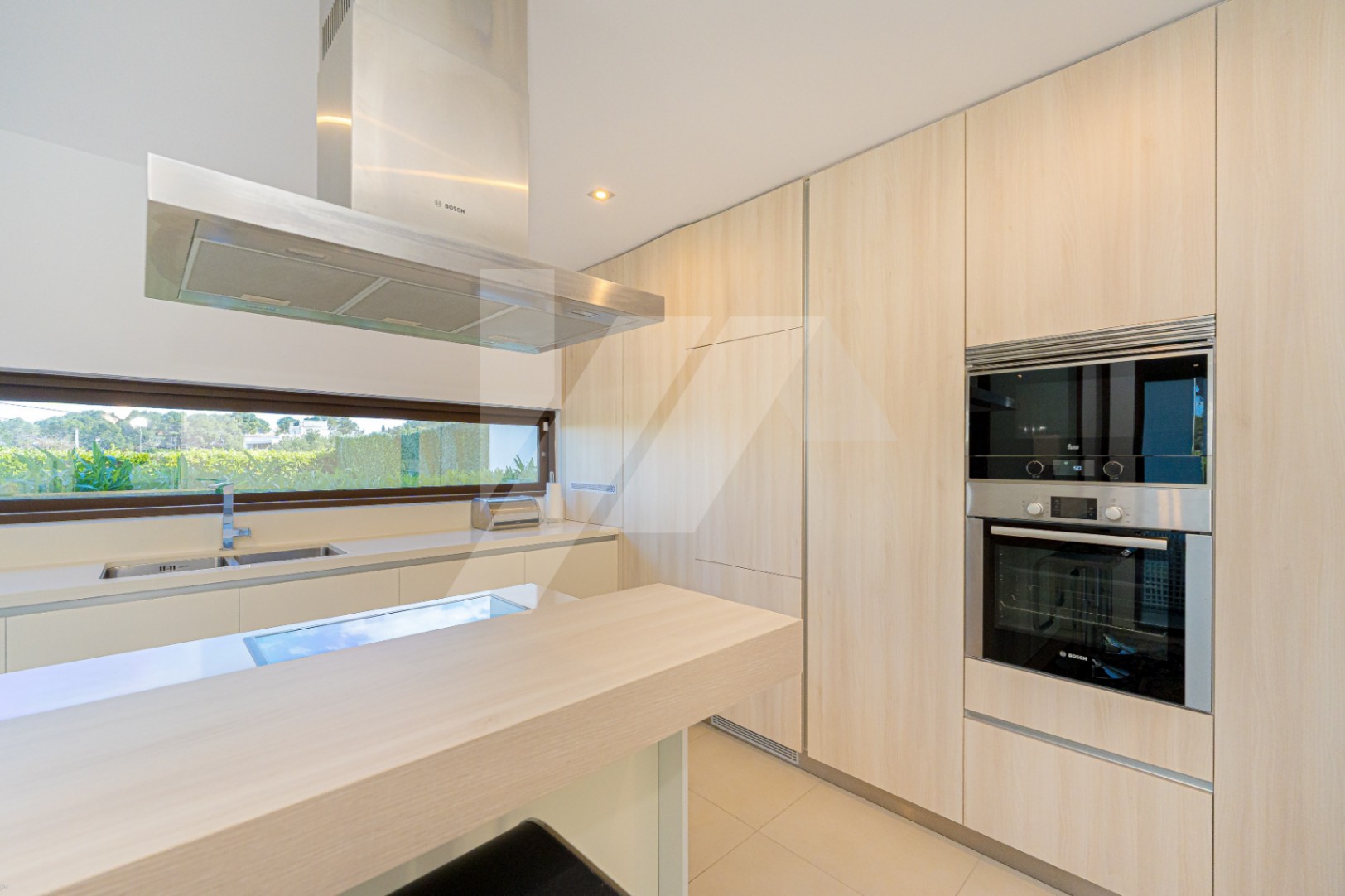 Villa moderna en venta en Moraira con vistas al mar, Costa Blanca.