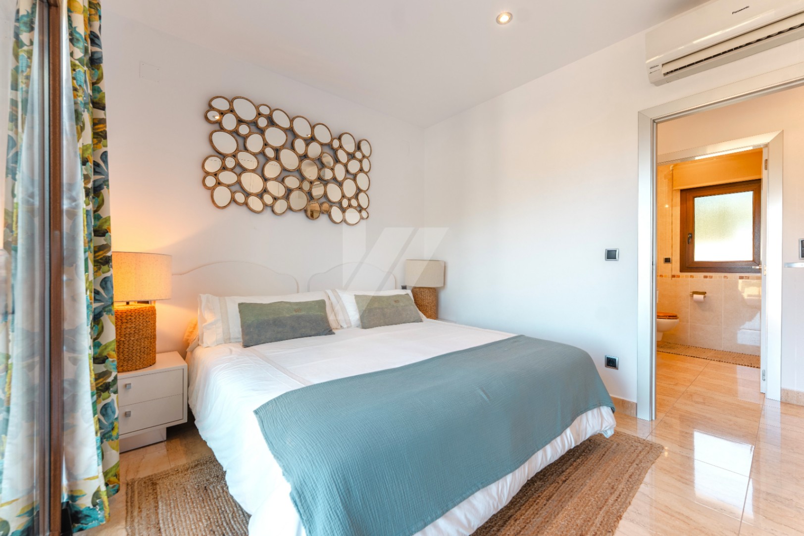 Villa de estilo Ibicenco en venta en Moraira, Costa Blanca.