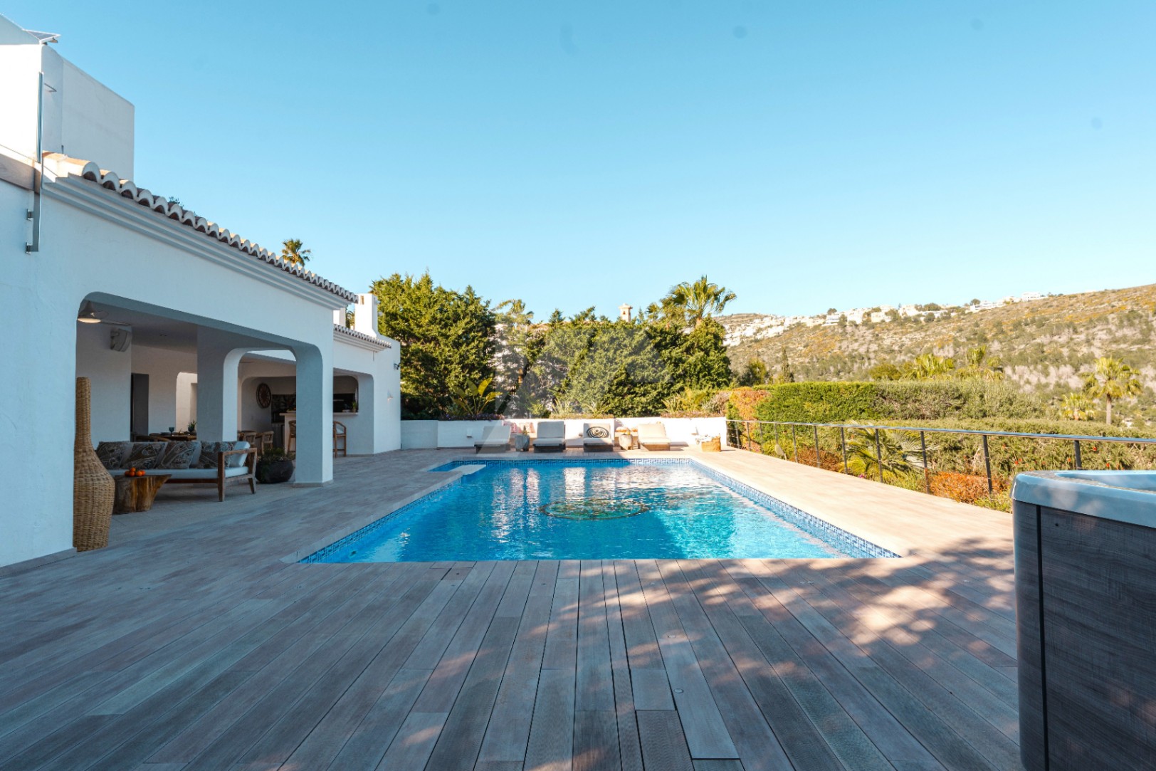 Villa de estilo Ibicenco en venta en Moraira, Costa Blanca.