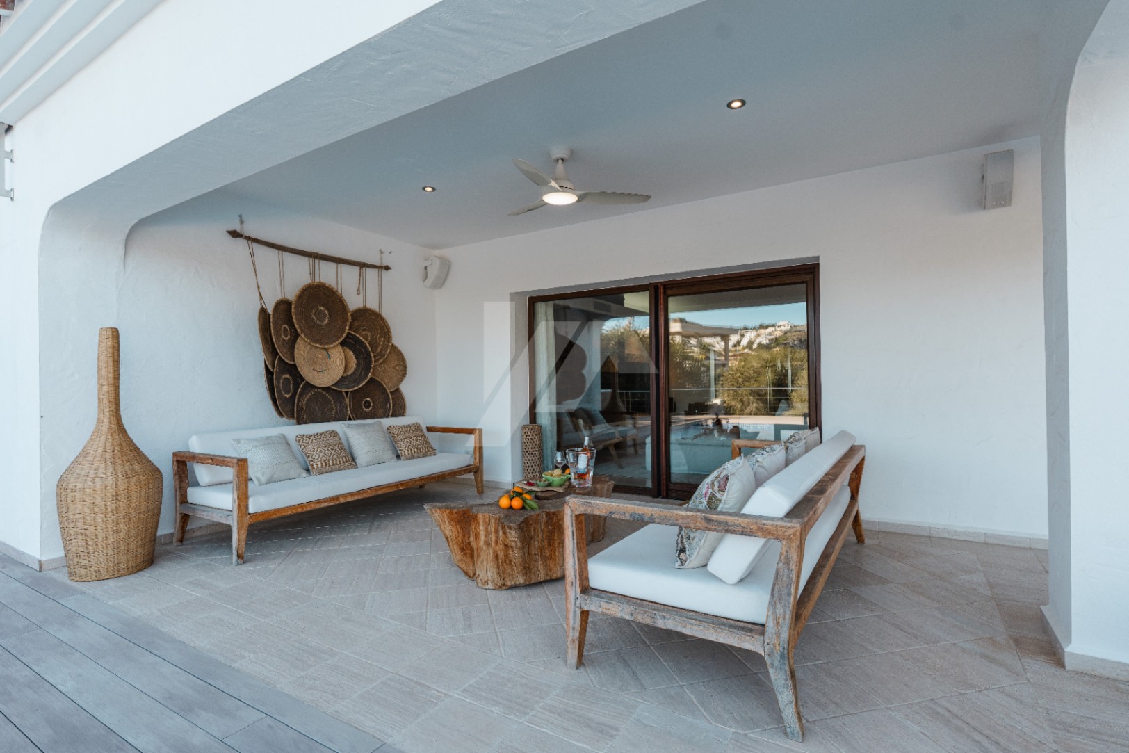 Villa de estilo Ibicenco en venta en Moraira, Costa Blanca.