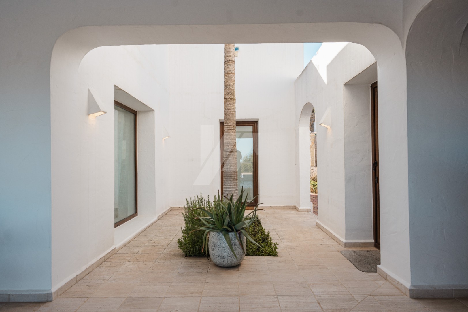 Villa de estilo Ibicenco en venta en Moraira, Costa Blanca.