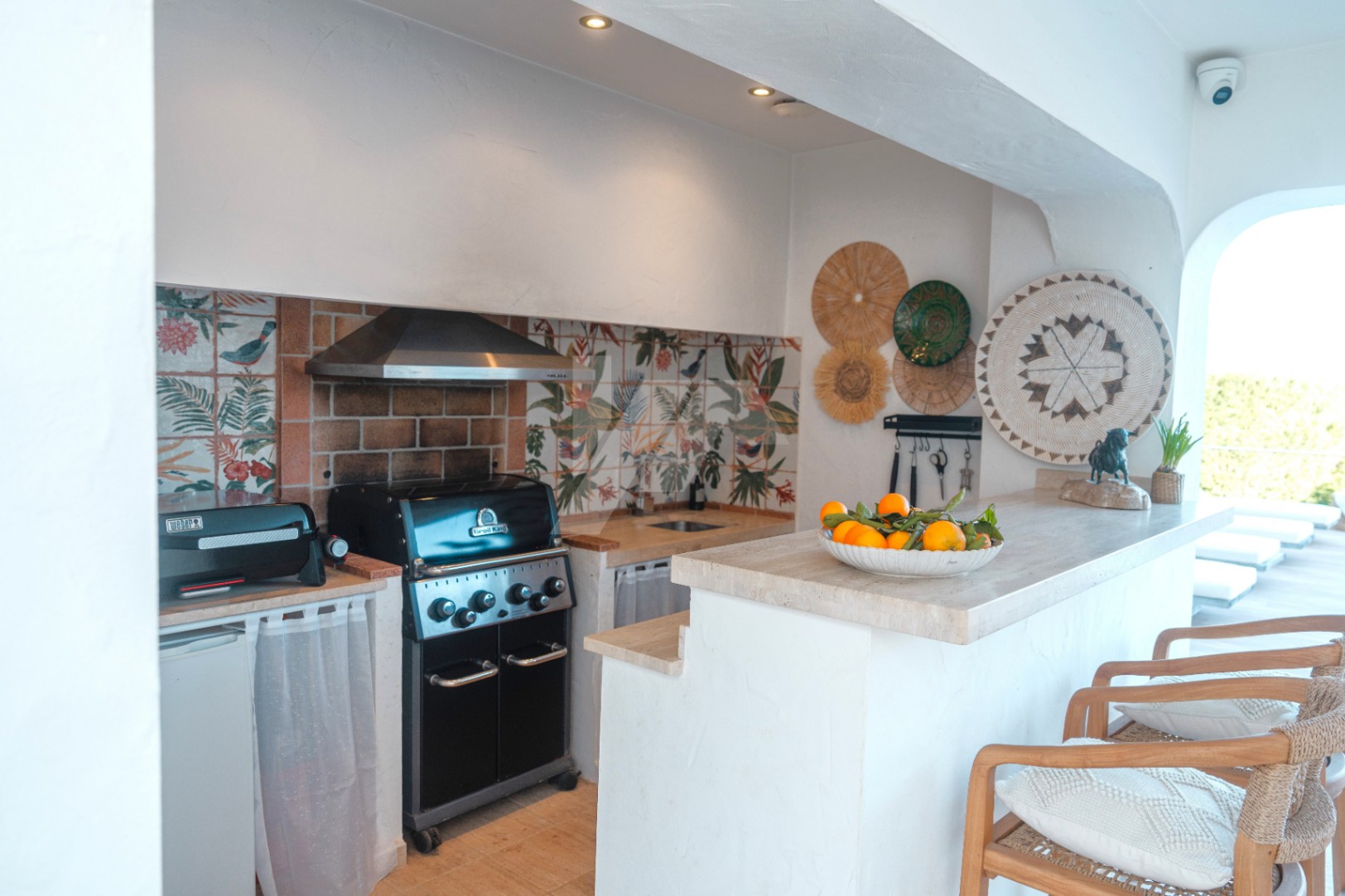 Villa de estilo Ibicenco en venta en Moraira, Costa Blanca.