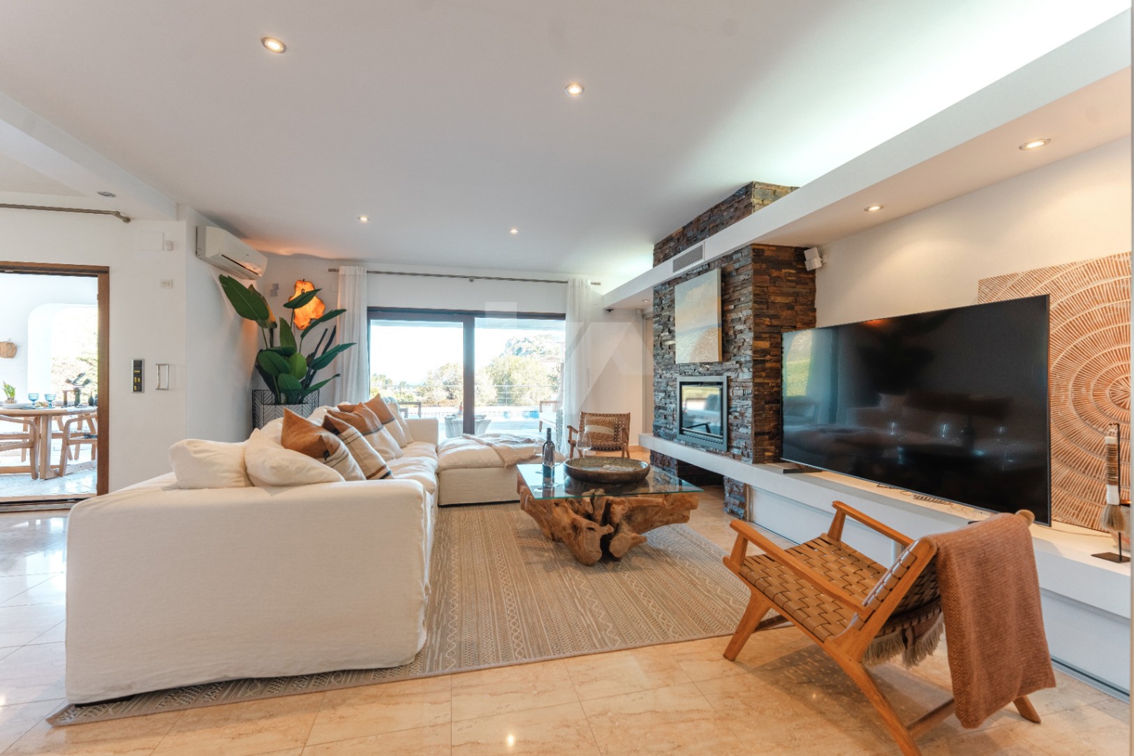 Villa de estilo Ibicenco en venta en Moraira, Costa Blanca.