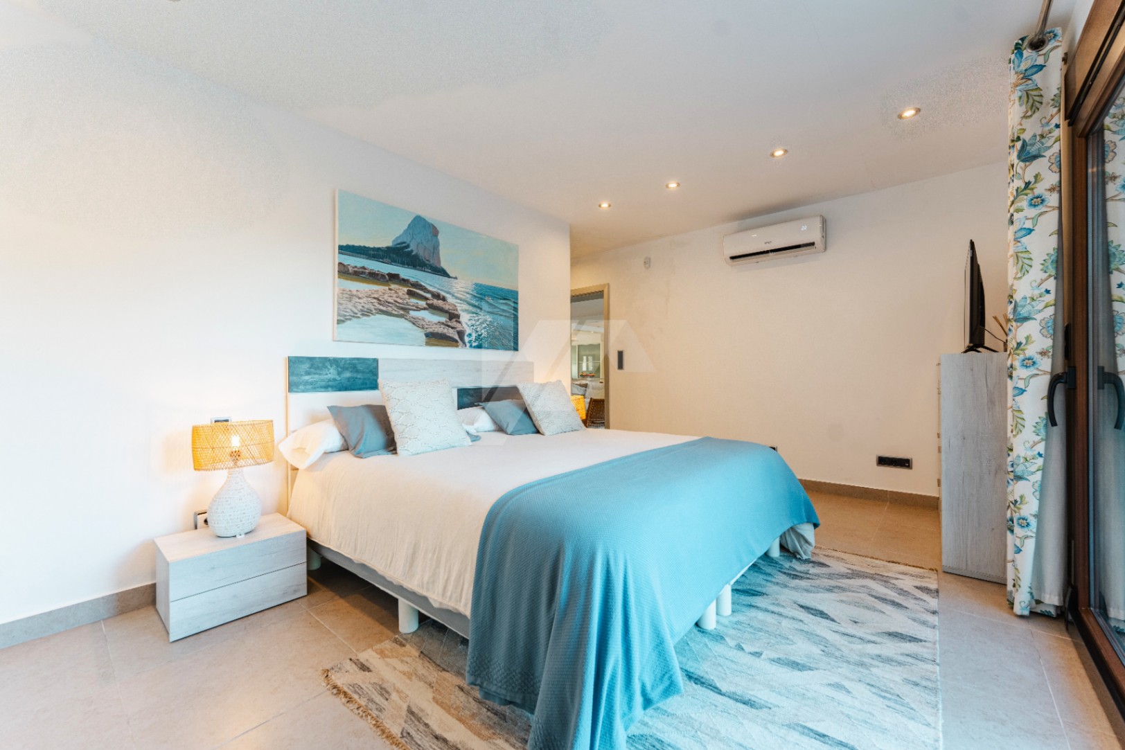 Villa de estilo Ibicenco en venta en Moraira, Costa Blanca.