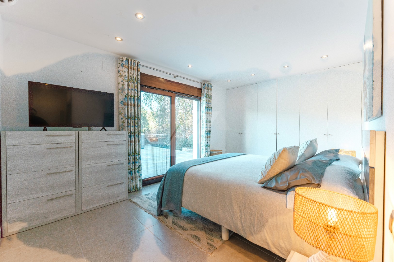 Villa de estilo Ibicenco en venta en Moraira, Costa Blanca.