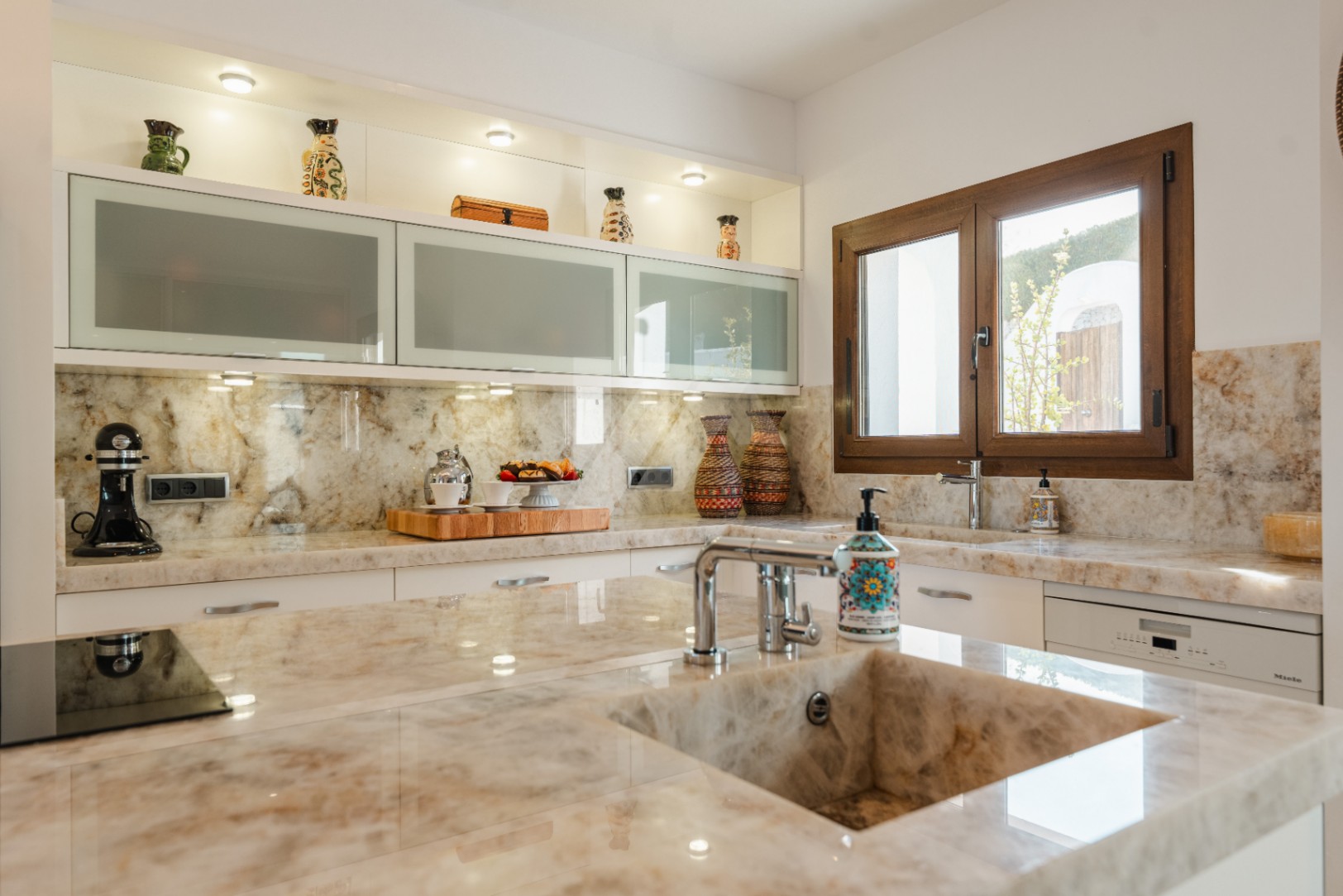 Villa de estilo Ibicenco en venta en Moraira, Costa Blanca.