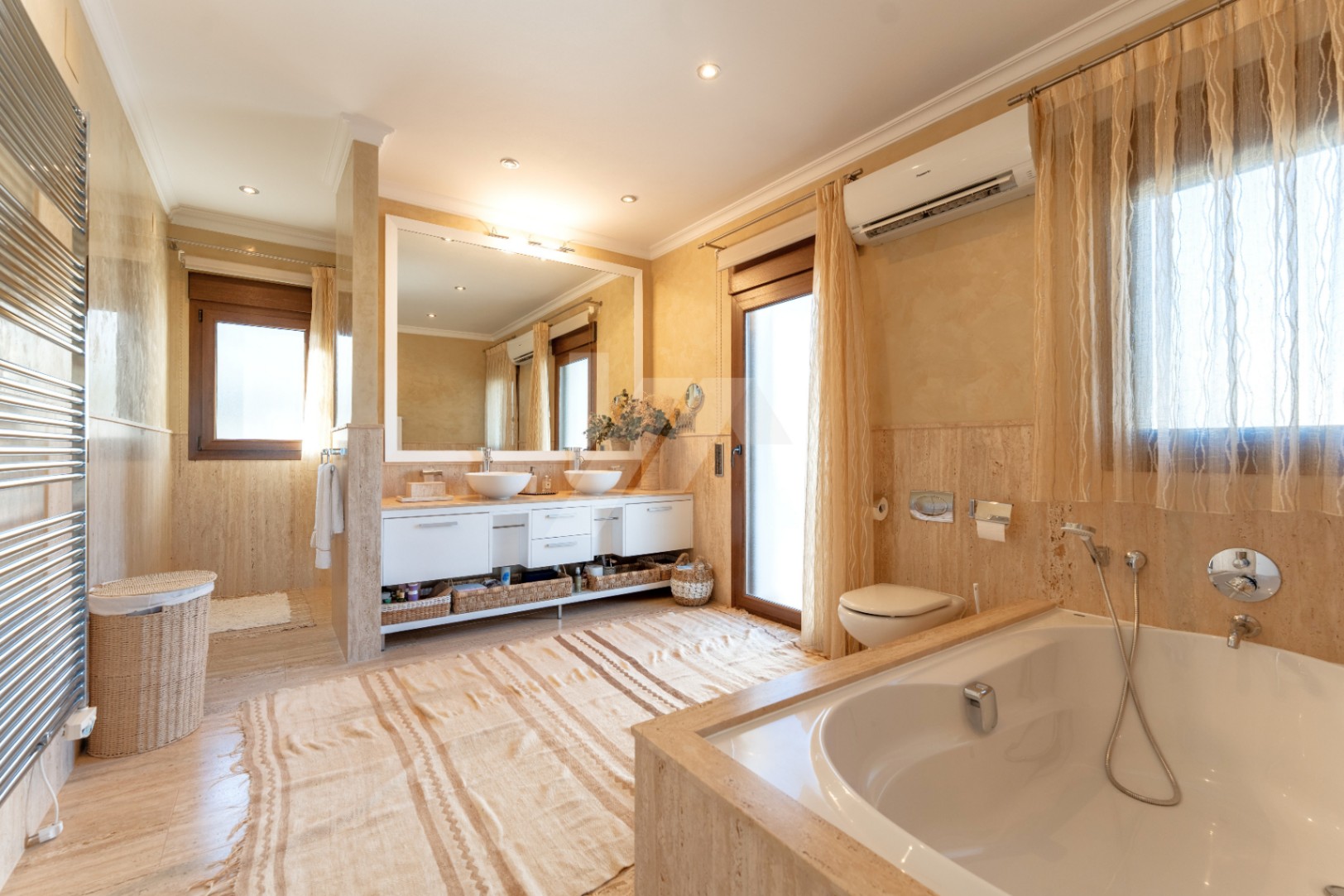 Villa de estilo Ibicenco en venta en Moraira, Costa Blanca.