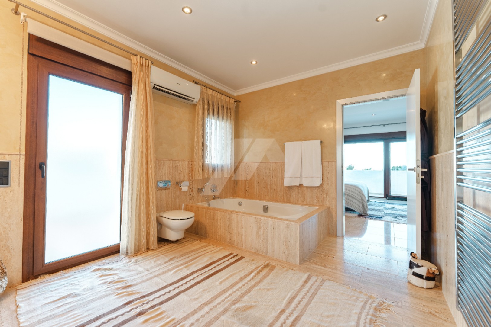 Villa de estilo Ibicenco en venta en Moraira, Costa Blanca.