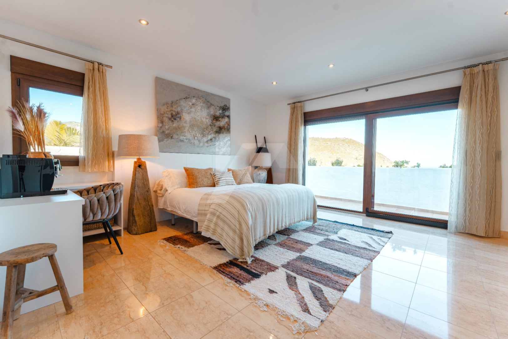 Villa de estilo Ibicenco en venta en Moraira, Costa Blanca.